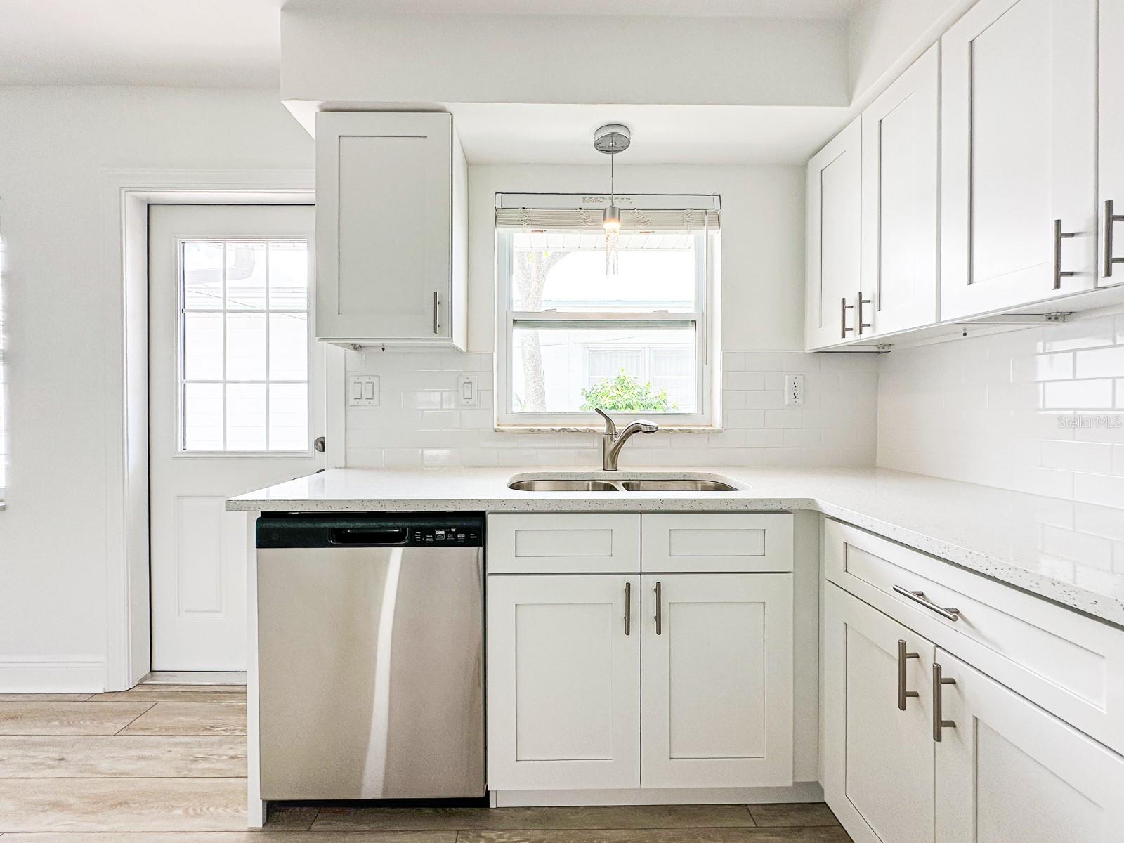 11295 1ST ST E, TREASURE ISLAND, FL, 33706