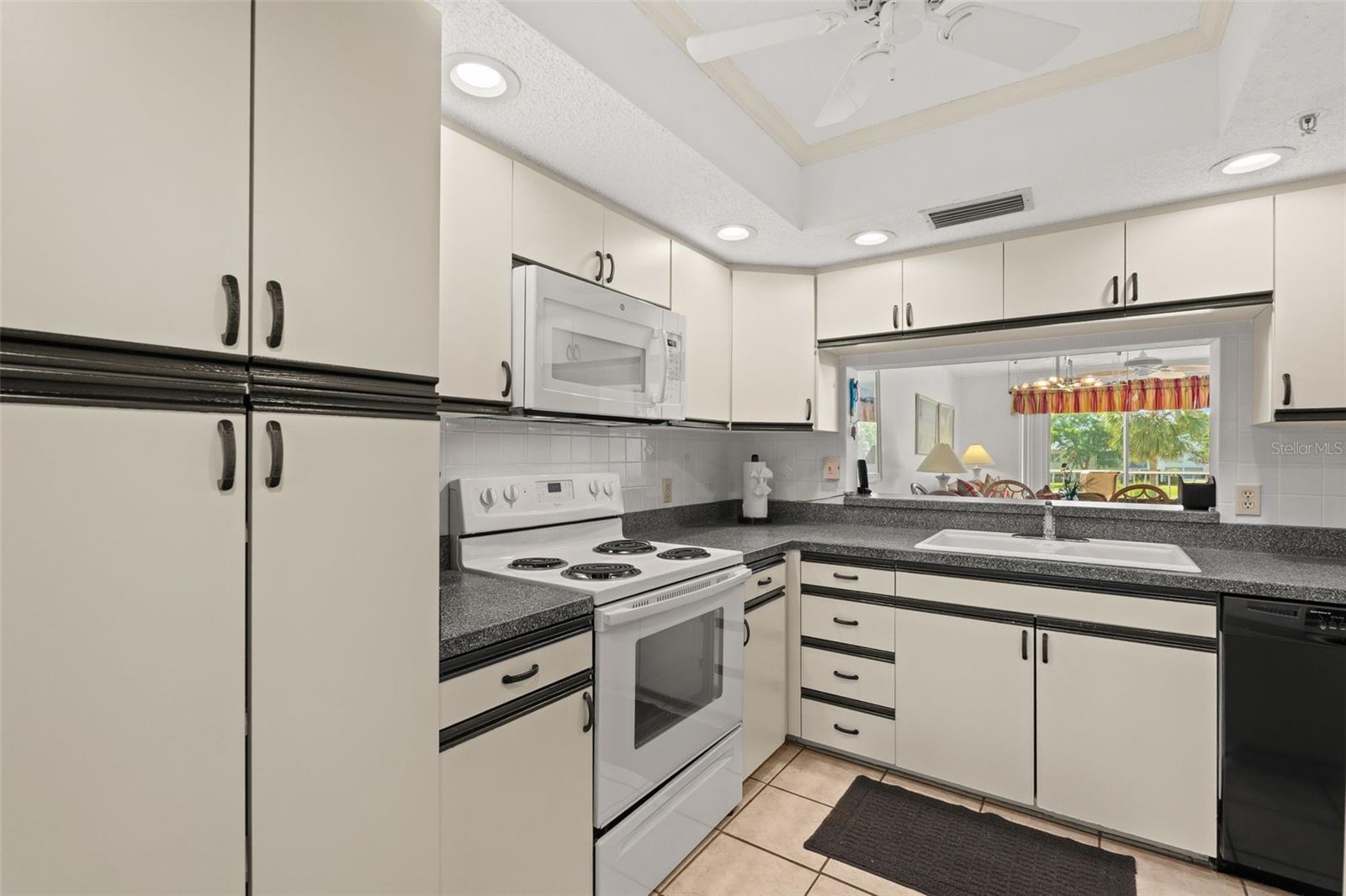 6503 STONE RIVER RD #204, BRADENTON, FL, 34203