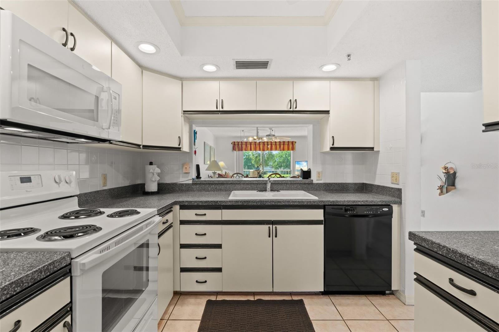 6503 STONE RIVER RD #204, BRADENTON, FL, 34203