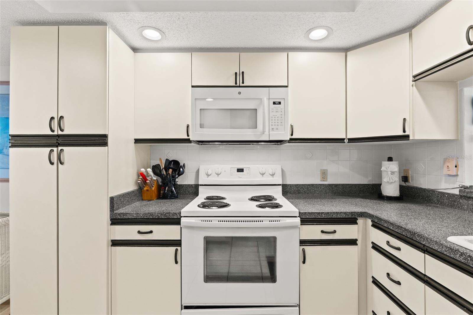 6503 STONE RIVER RD #204, BRADENTON, FL, 34203