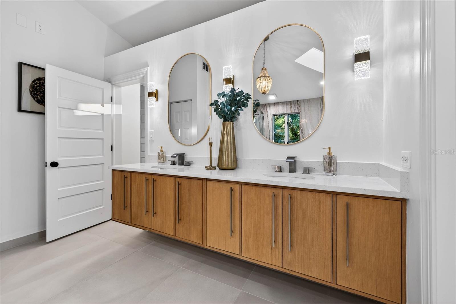 1222 BRIGHTWATERS BLVD NE, ST PETERSBURG, FL, 33704