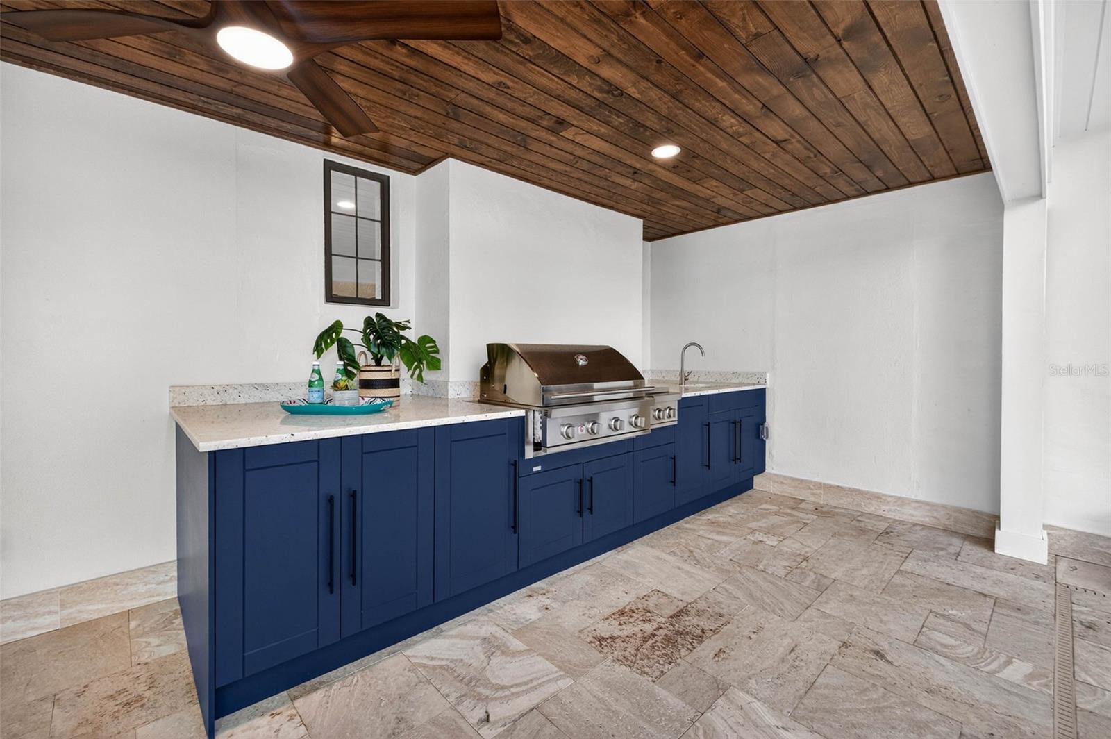 1222 BRIGHTWATERS BLVD NE, ST PETERSBURG, FL, 33704