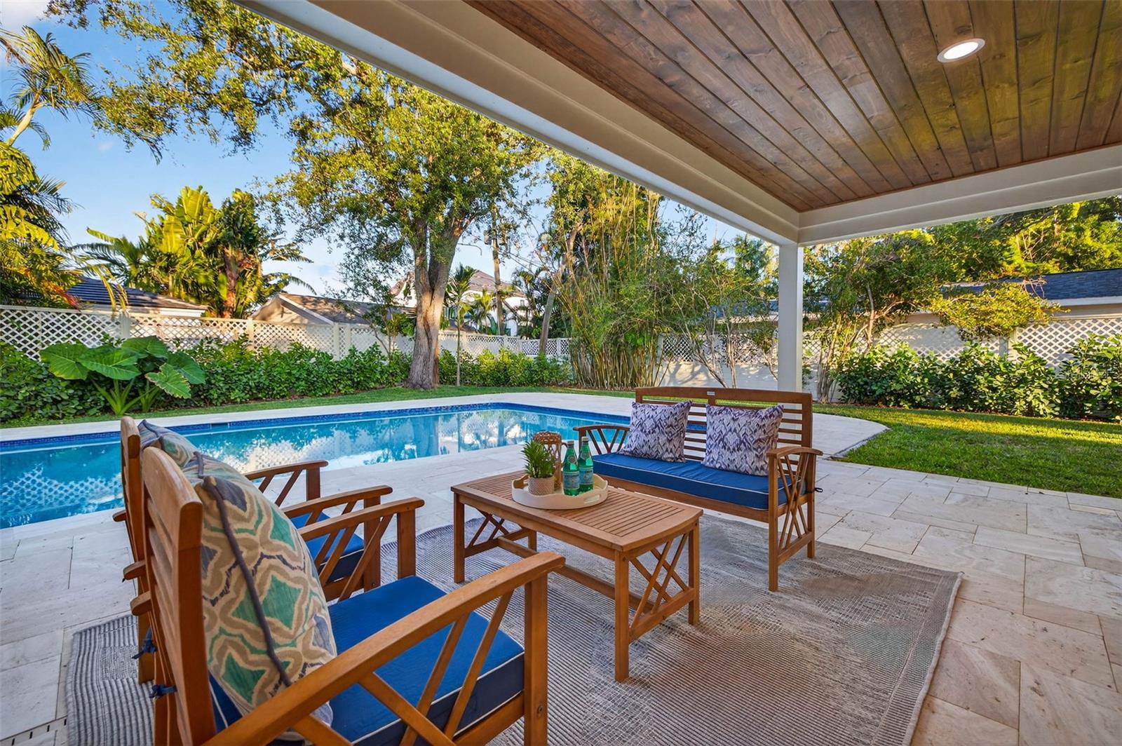 1222 BRIGHTWATERS BLVD NE, ST PETERSBURG, FL, 33704