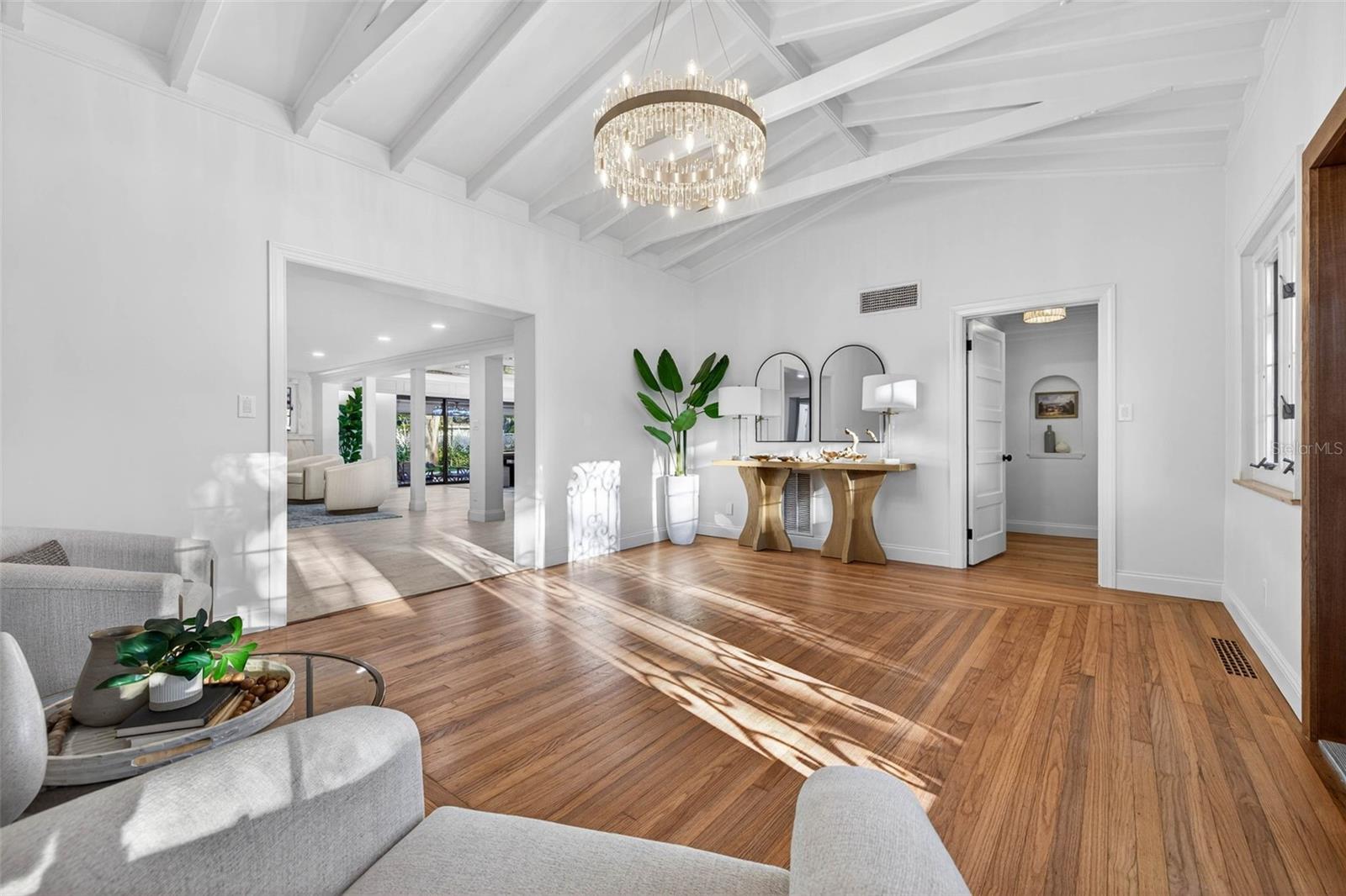 1222 BRIGHTWATERS BLVD NE, ST PETERSBURG, FL, 33704