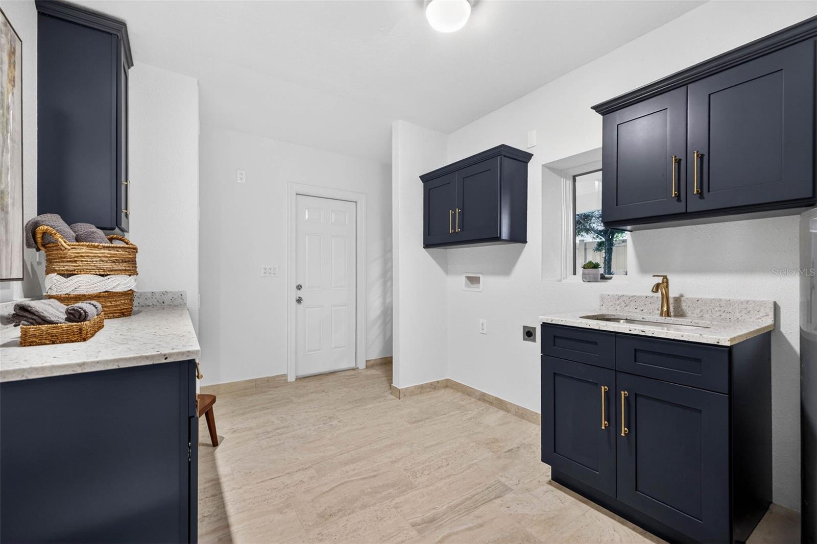 1222 BRIGHTWATERS BLVD NE, ST PETERSBURG, FL, 33704