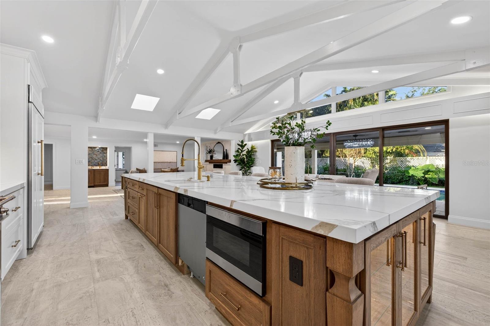 1222 BRIGHTWATERS BLVD NE, ST PETERSBURG, FL, 33704