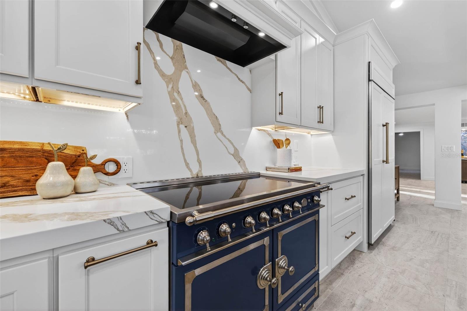 1222 BRIGHTWATERS BLVD NE, ST PETERSBURG, FL, 33704