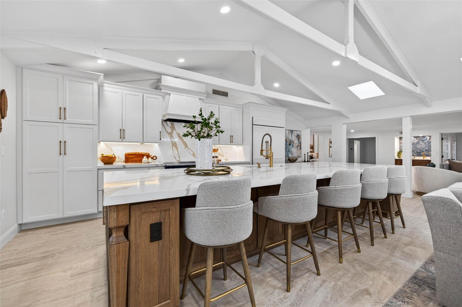 1222 BRIGHTWATERS BLVD NE, ST PETERSBURG, FL, 33704