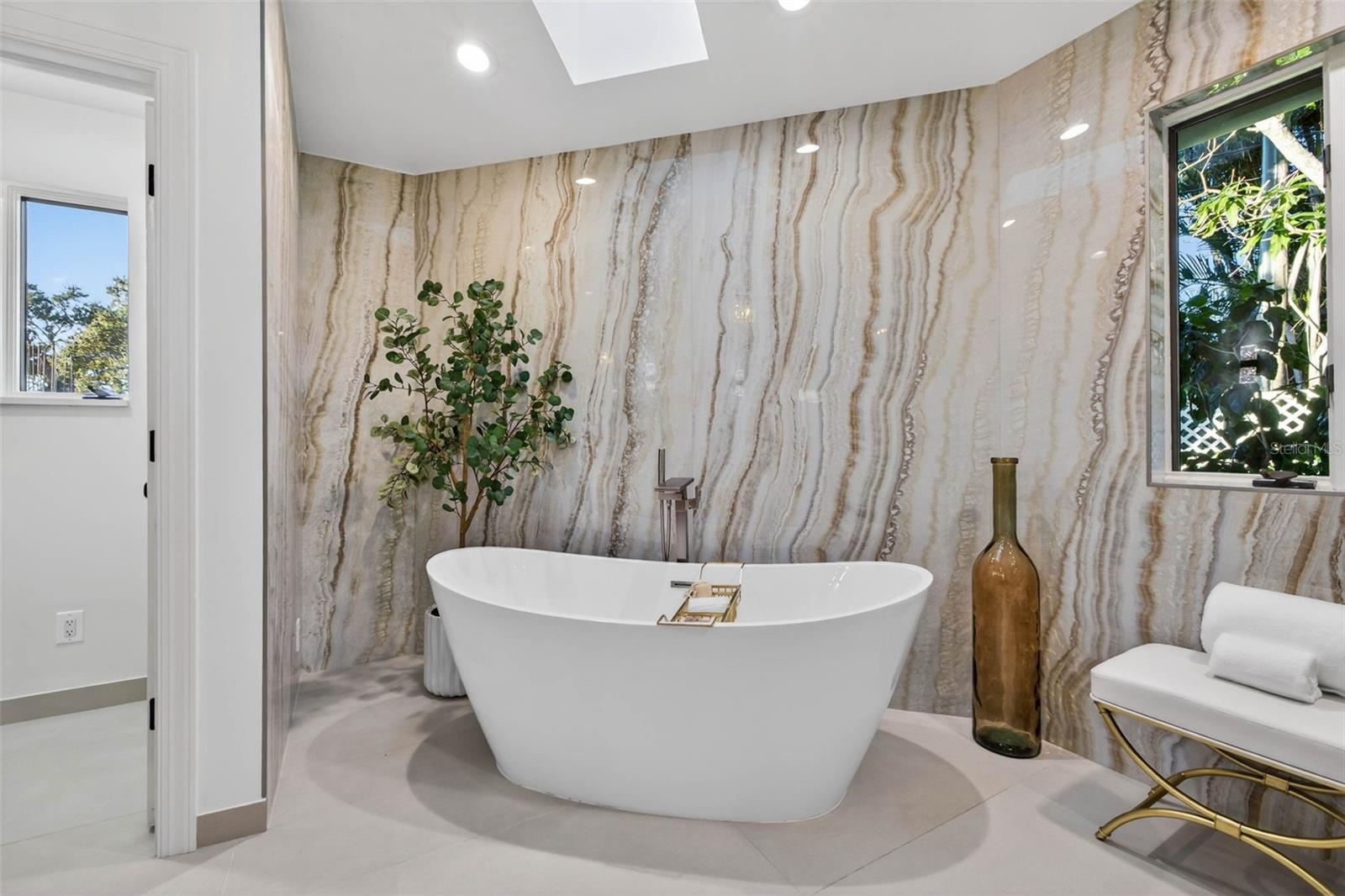 1222 BRIGHTWATERS BLVD NE, ST PETERSBURG, FL, 33704