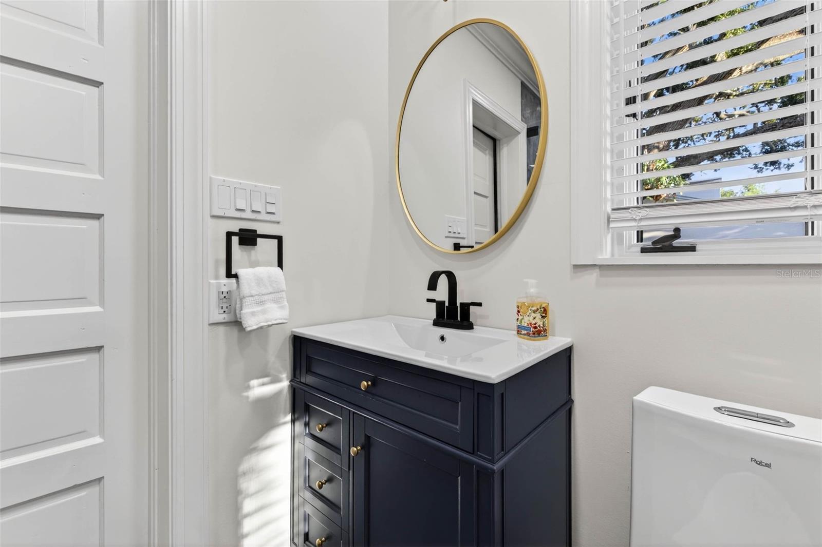 1222 BRIGHTWATERS BLVD NE, ST PETERSBURG, FL, 33704