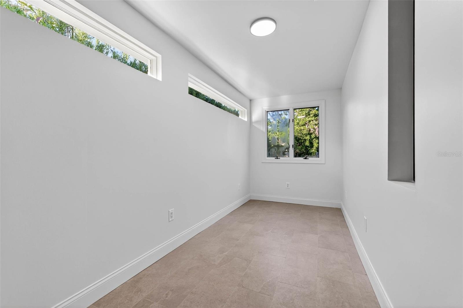 1222 BRIGHTWATERS BLVD NE, ST PETERSBURG, FL, 33704