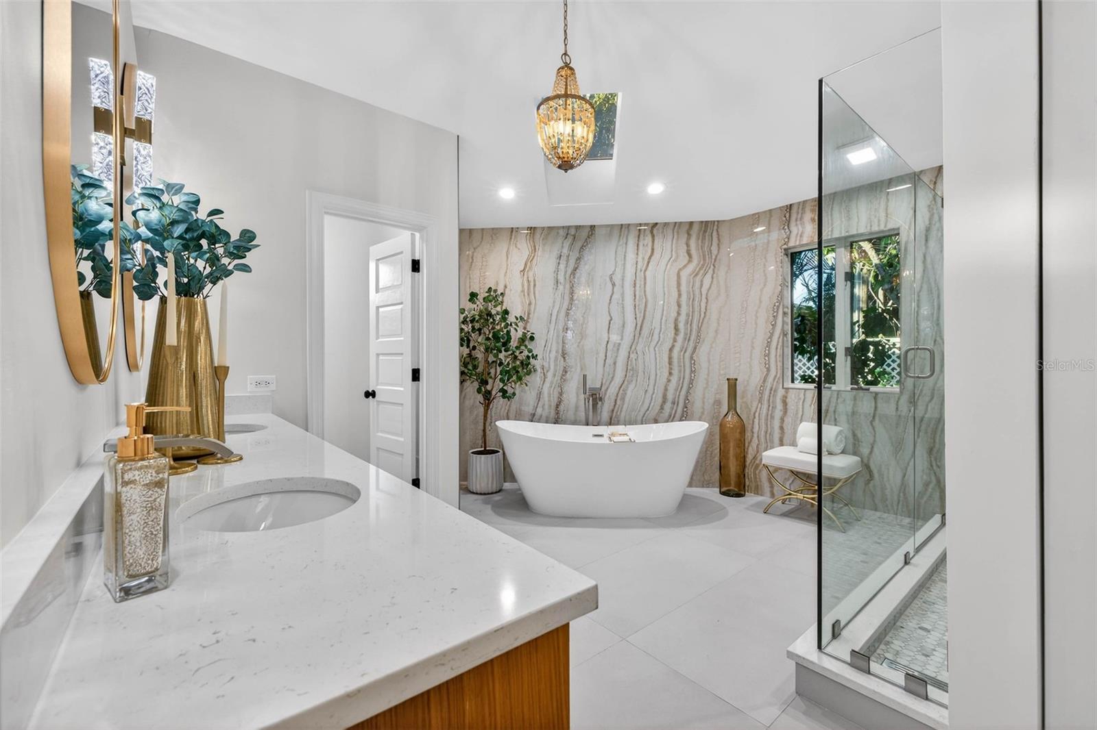 1222 BRIGHTWATERS BLVD NE, ST PETERSBURG, FL, 33704