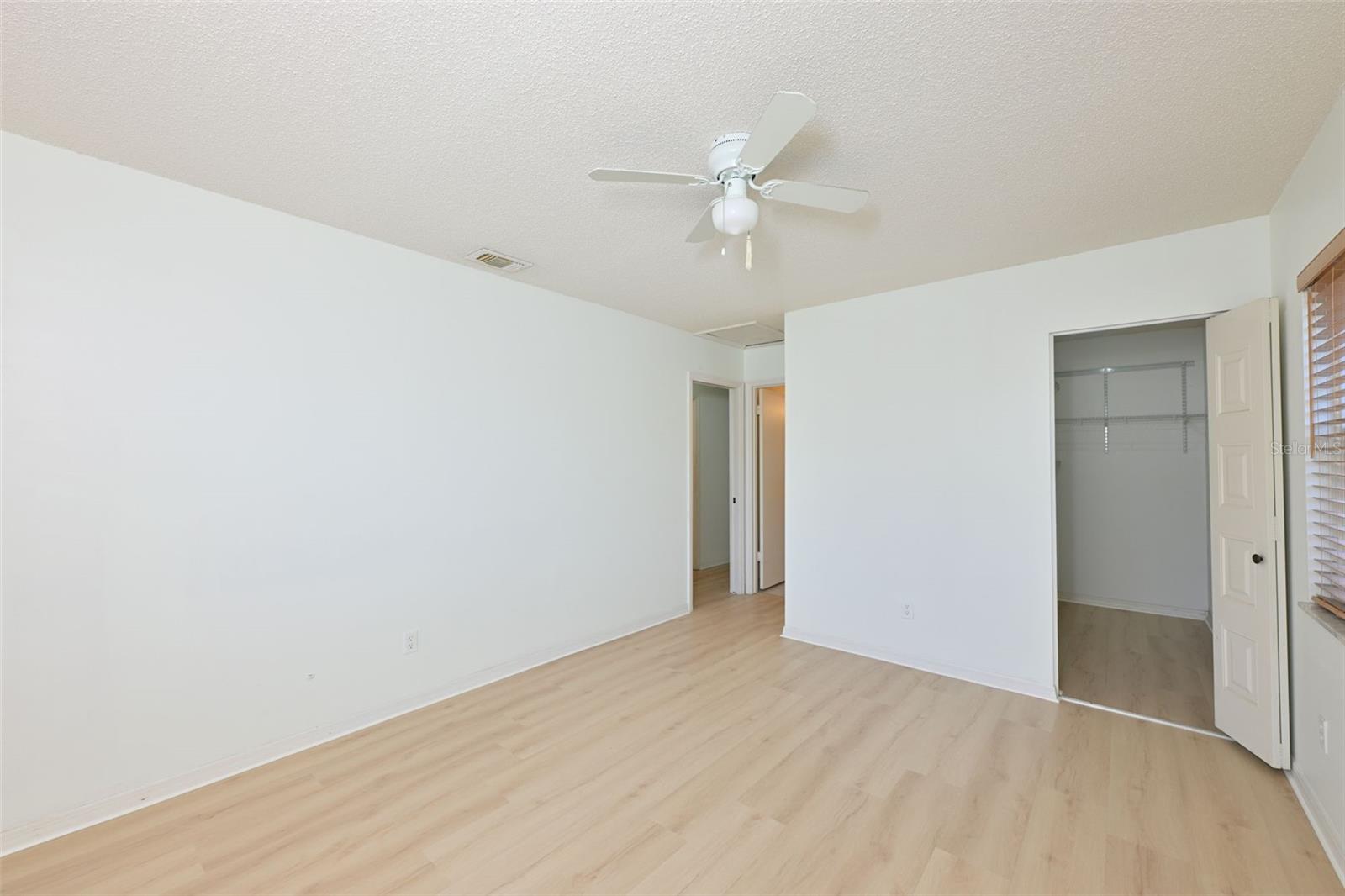 511 FINSBURY CIR #B, SUN CITY CENTER, FL, 33573