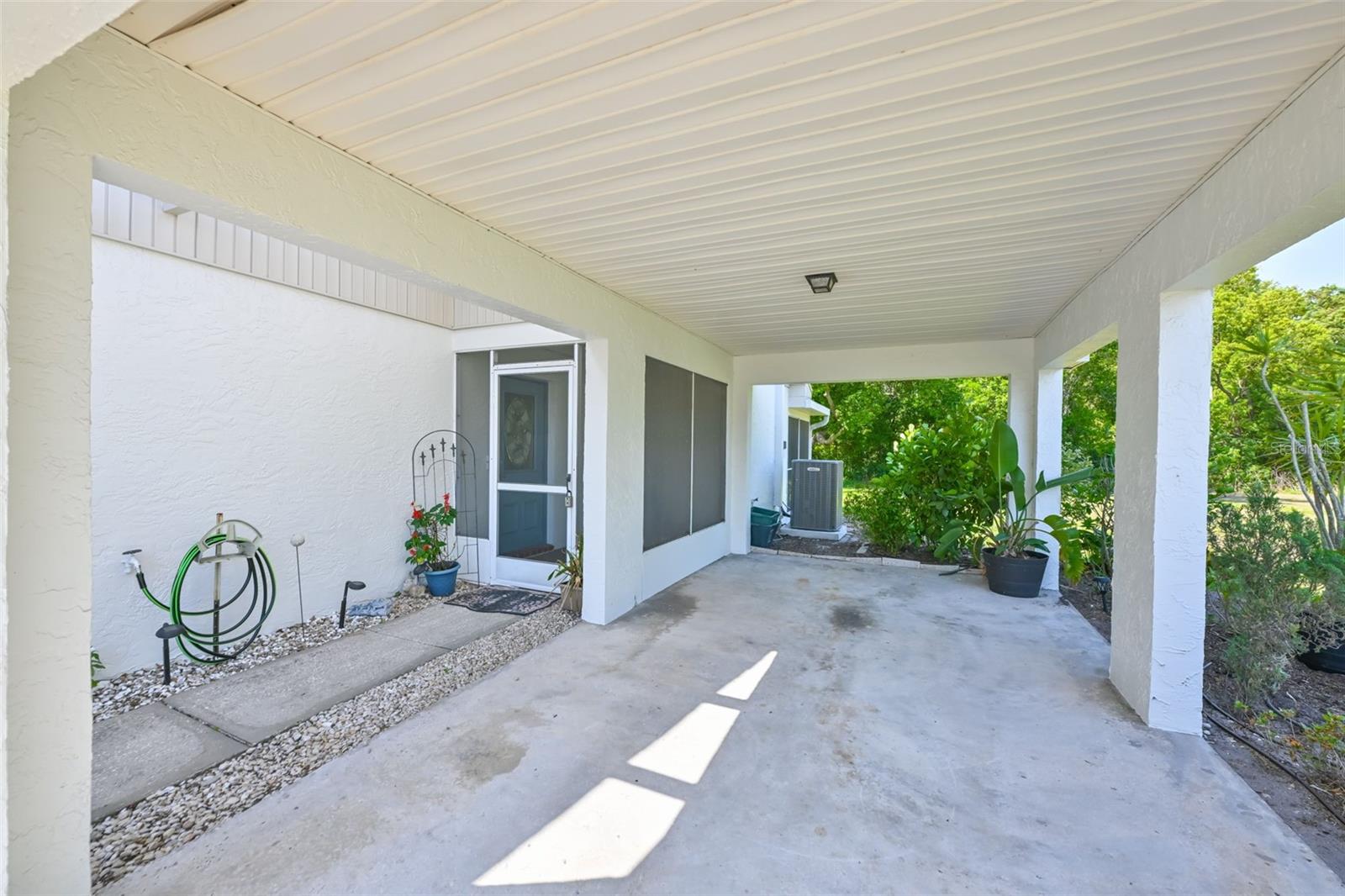 511 FINSBURY CIR #B, SUN CITY CENTER, FL, 33573