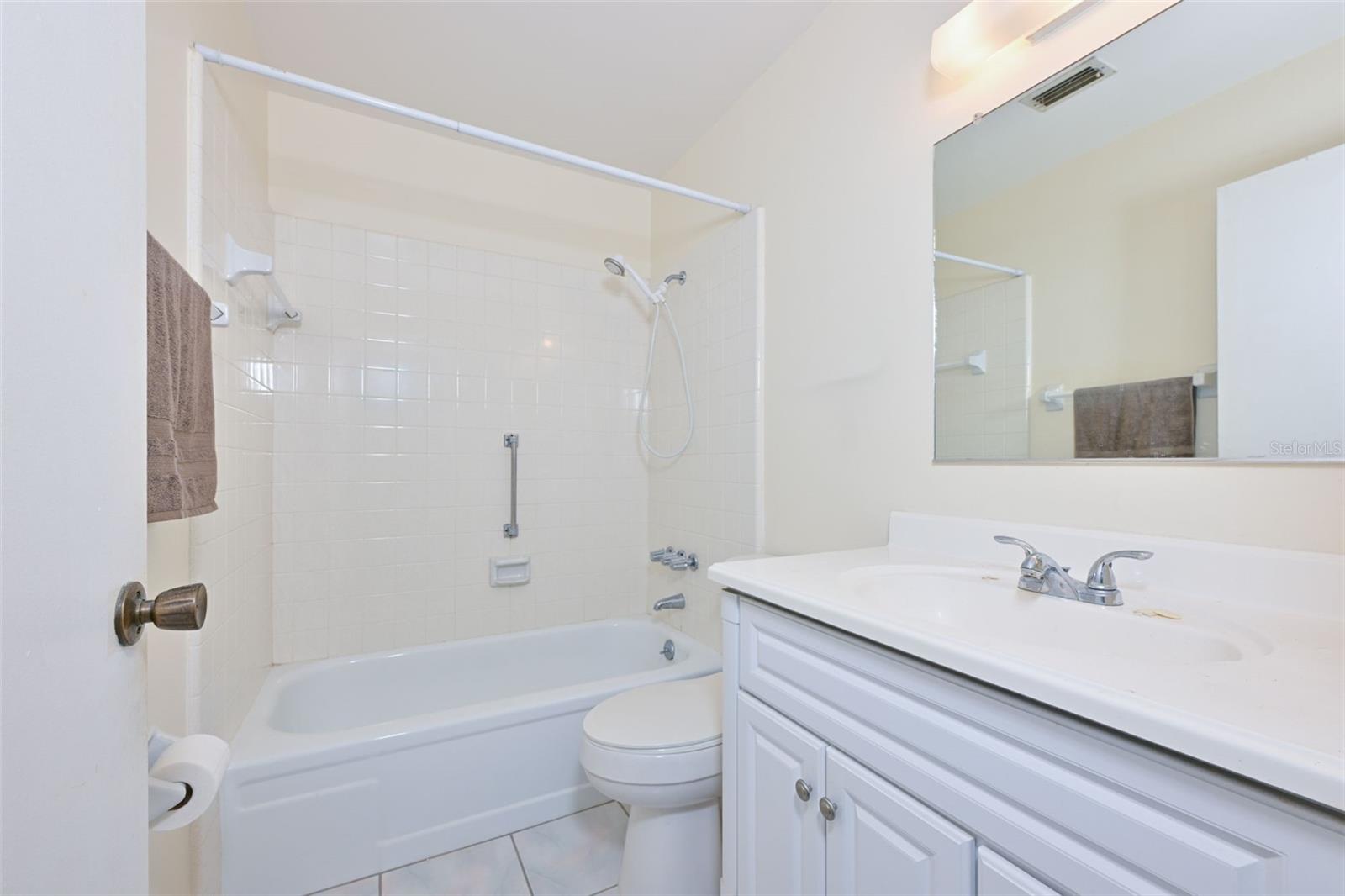 511 FINSBURY CIR #B, SUN CITY CENTER, FL, 33573