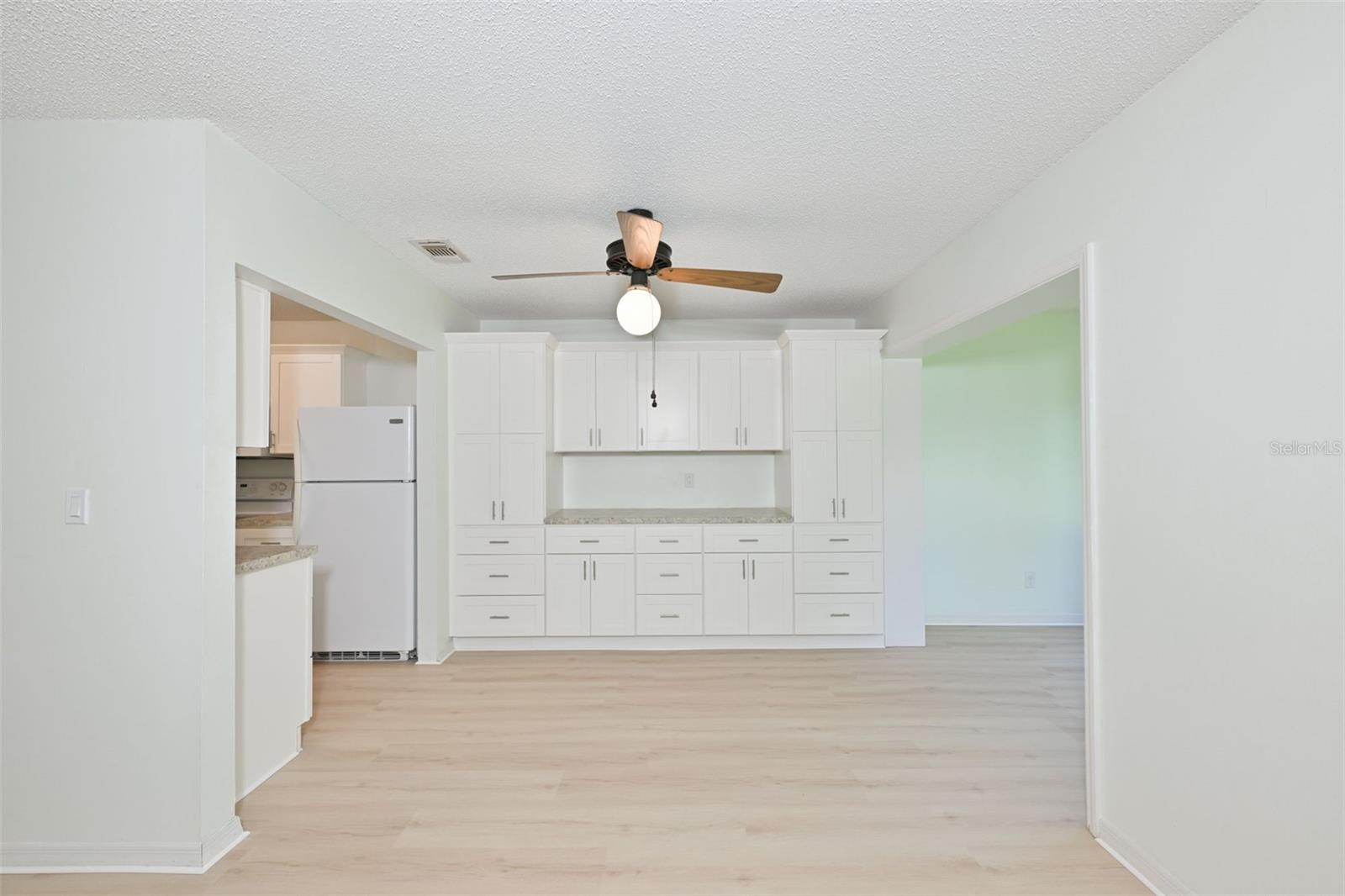 511 FINSBURY CIR #B, SUN CITY CENTER, FL, 33573