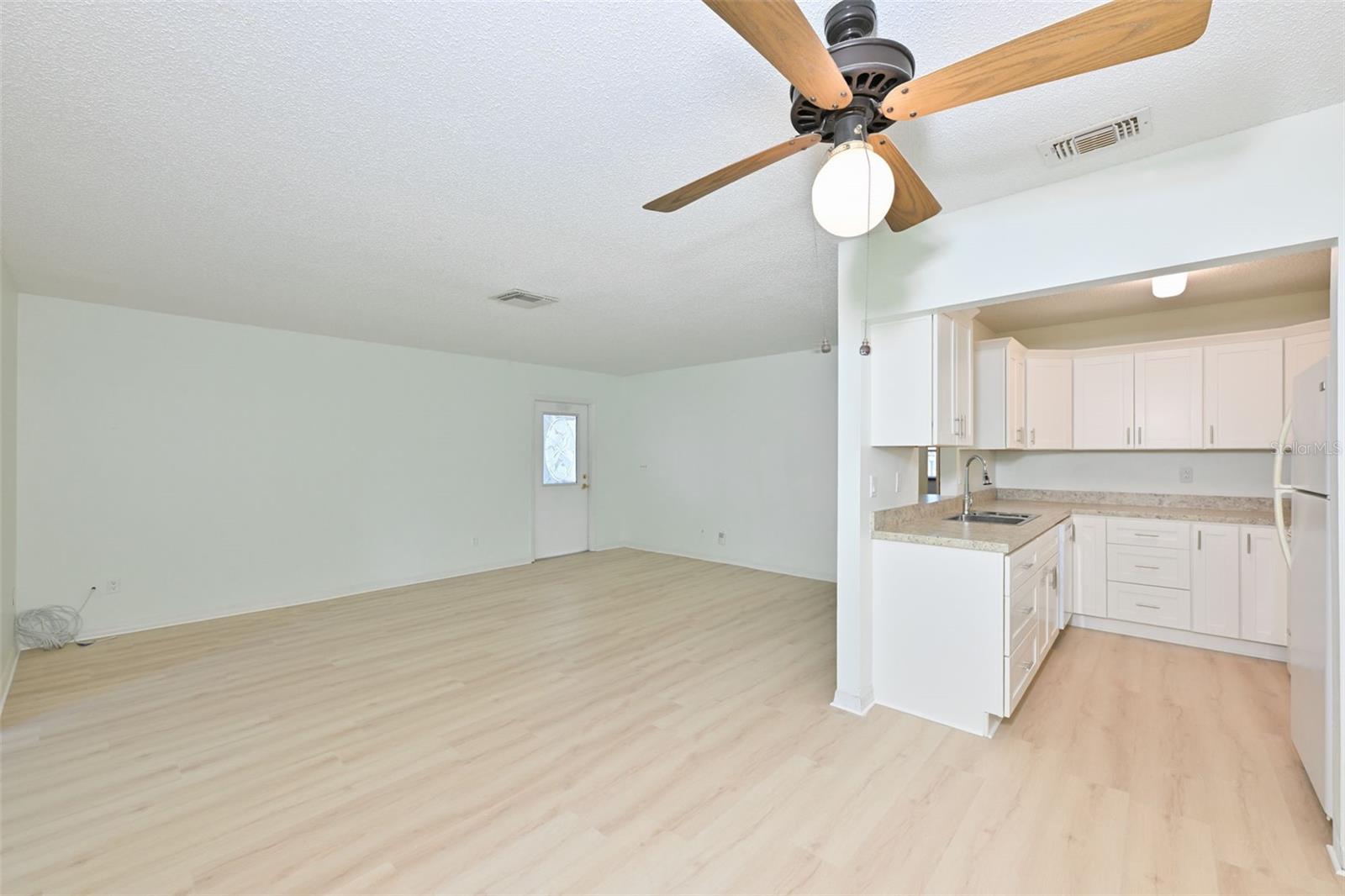 511 FINSBURY CIR #B, SUN CITY CENTER, FL, 33573