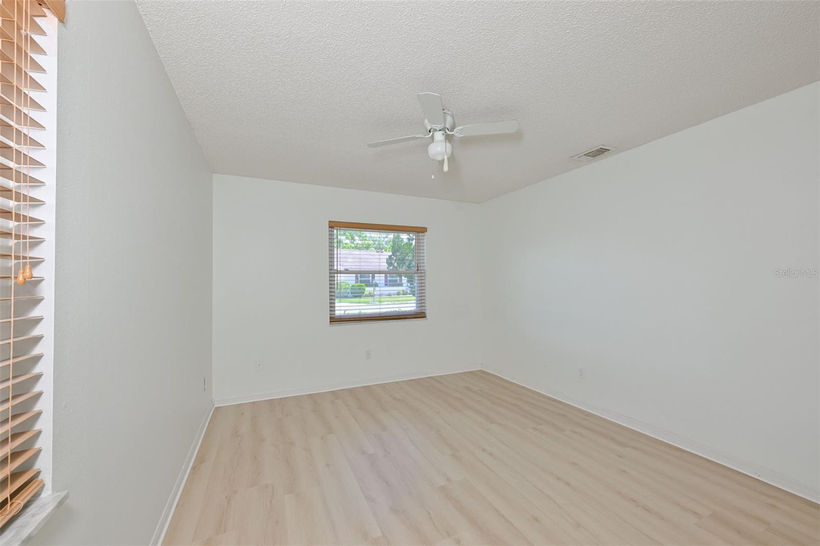 511 FINSBURY CIR #B, SUN CITY CENTER, FL, 33573