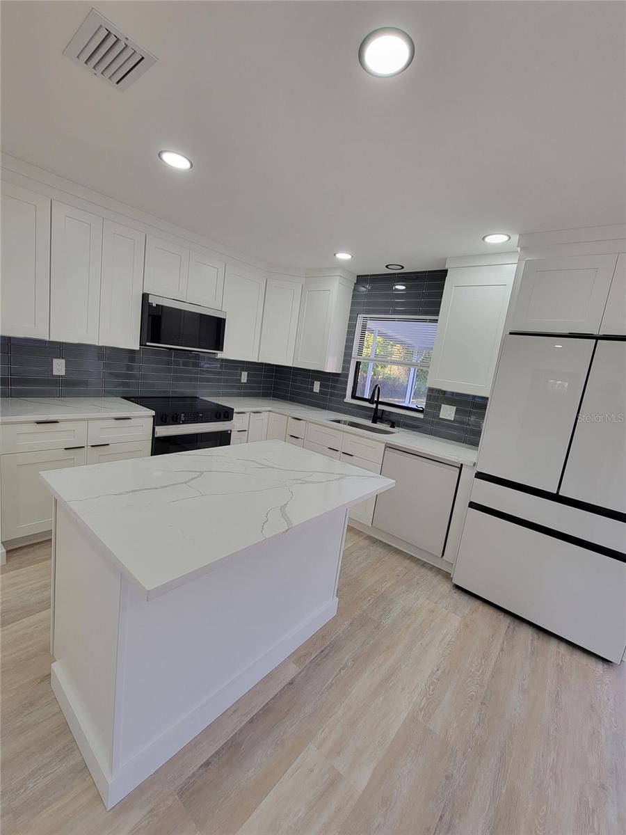 328 E BAY ST, OSPREY, FL, 34229