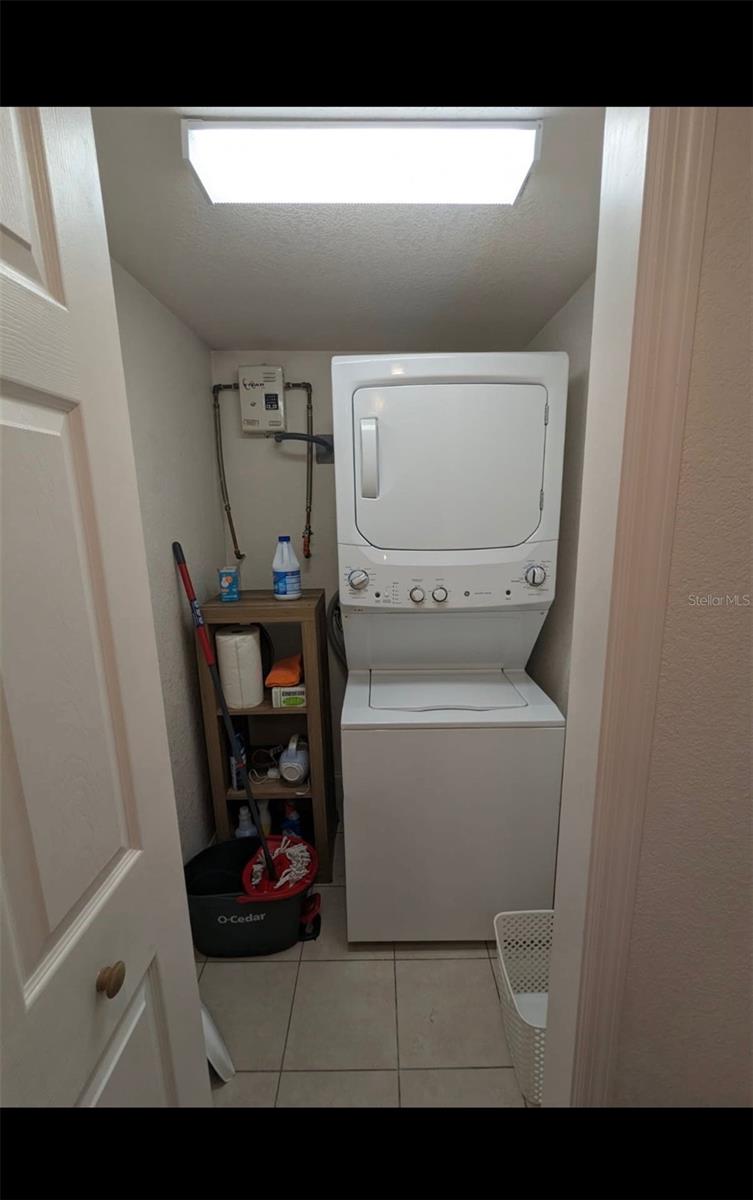 203 W CREST 1/2 AVE, TAMPA, FL, 33603