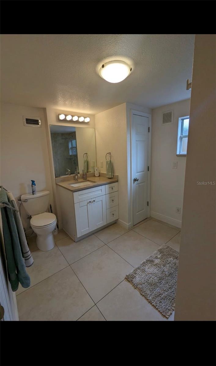 203 W CREST 1/2 AVE, TAMPA, FL, 33603