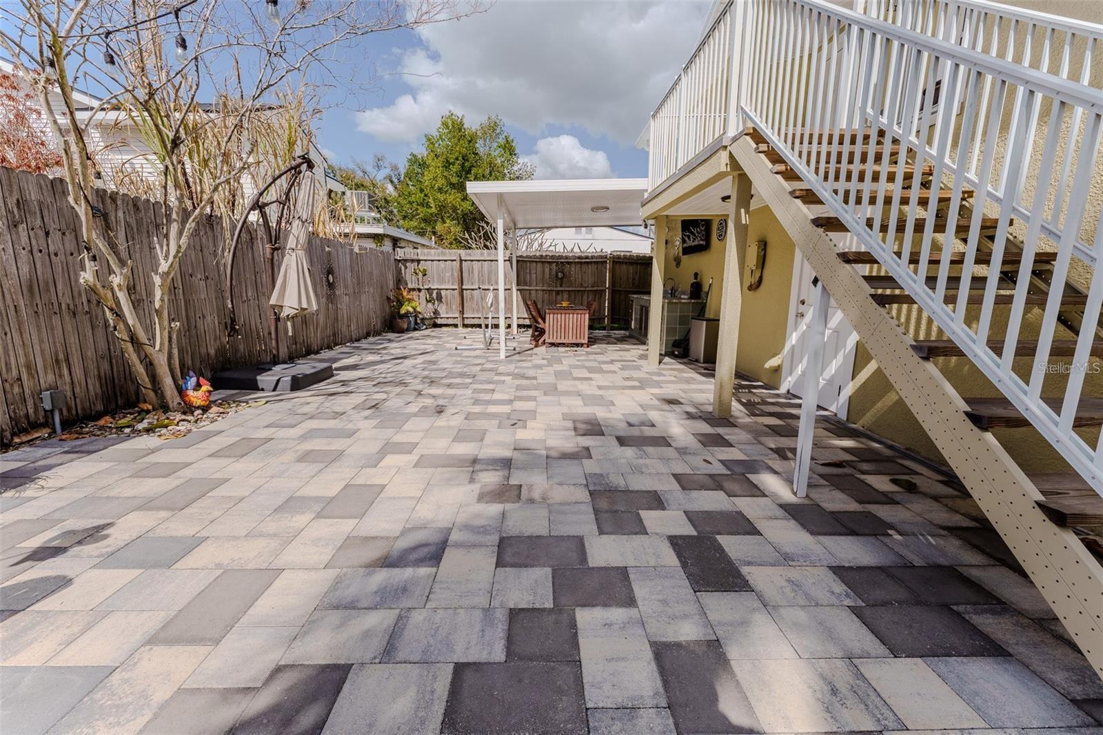 203 W CREST 1/2 AVE, TAMPA, FL, 33603