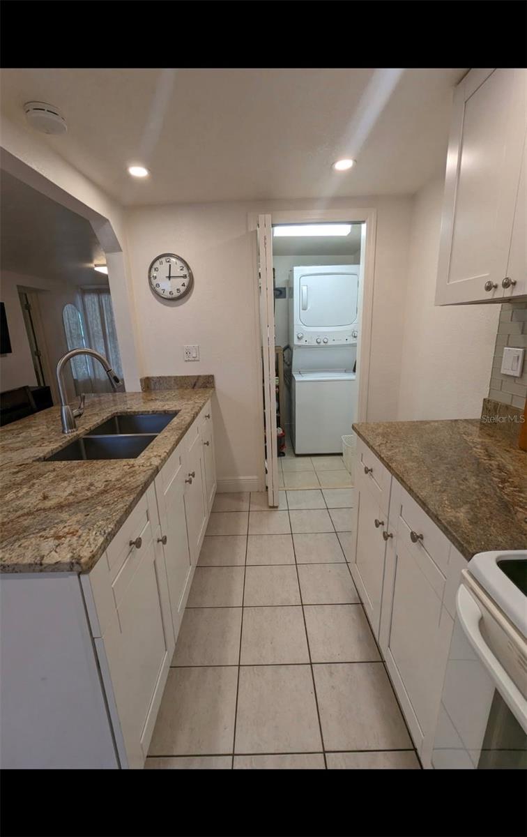 203 W CREST 1/2 AVE, TAMPA, FL, 33603