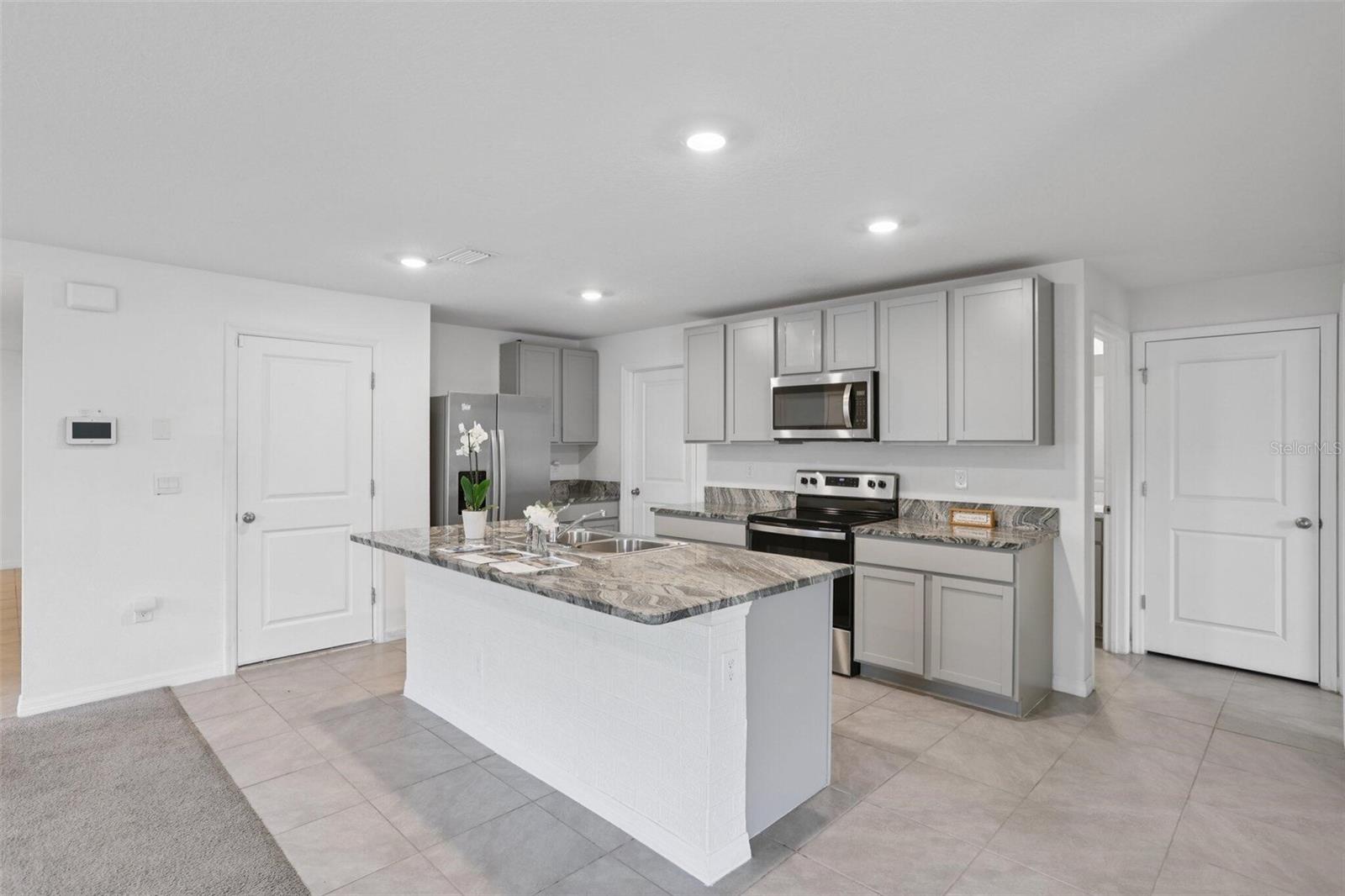 7530 BROAD POINTE DR, ZEPHYRHILLS, FL, 33540