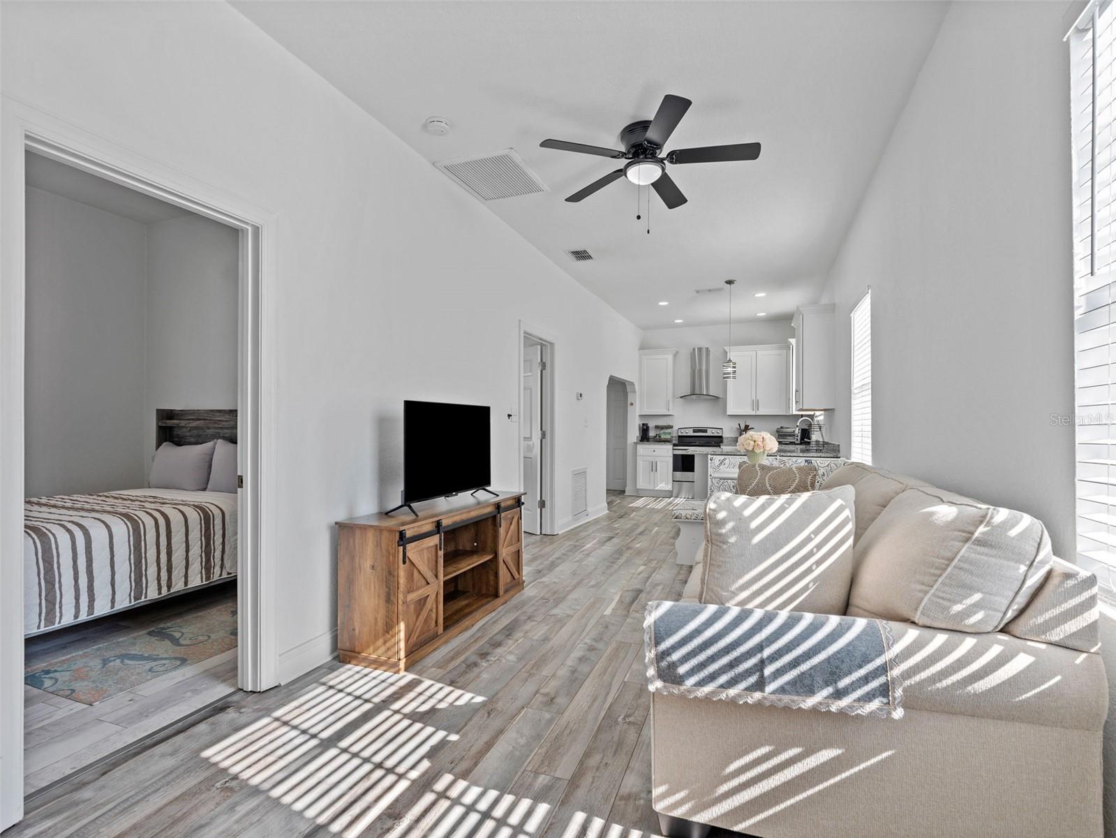 2903 W IVY ST, TAMPA, FL, 33607