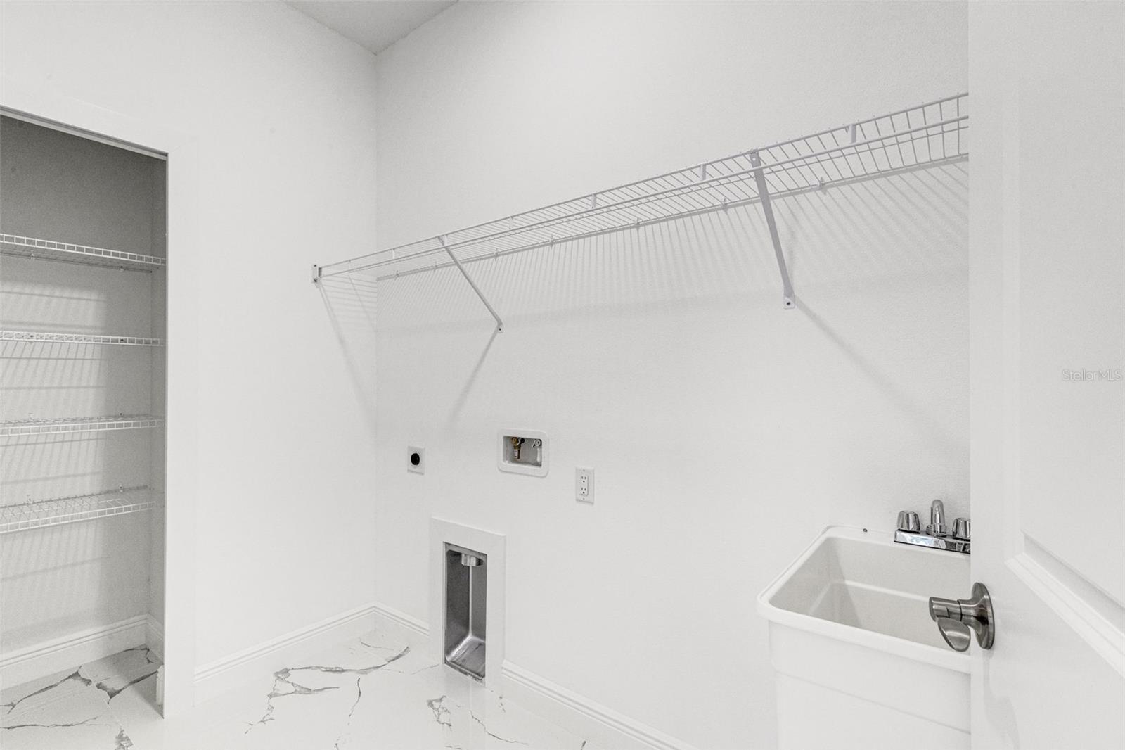 808 W LOWRY LN, TAMPA, FL, 33604