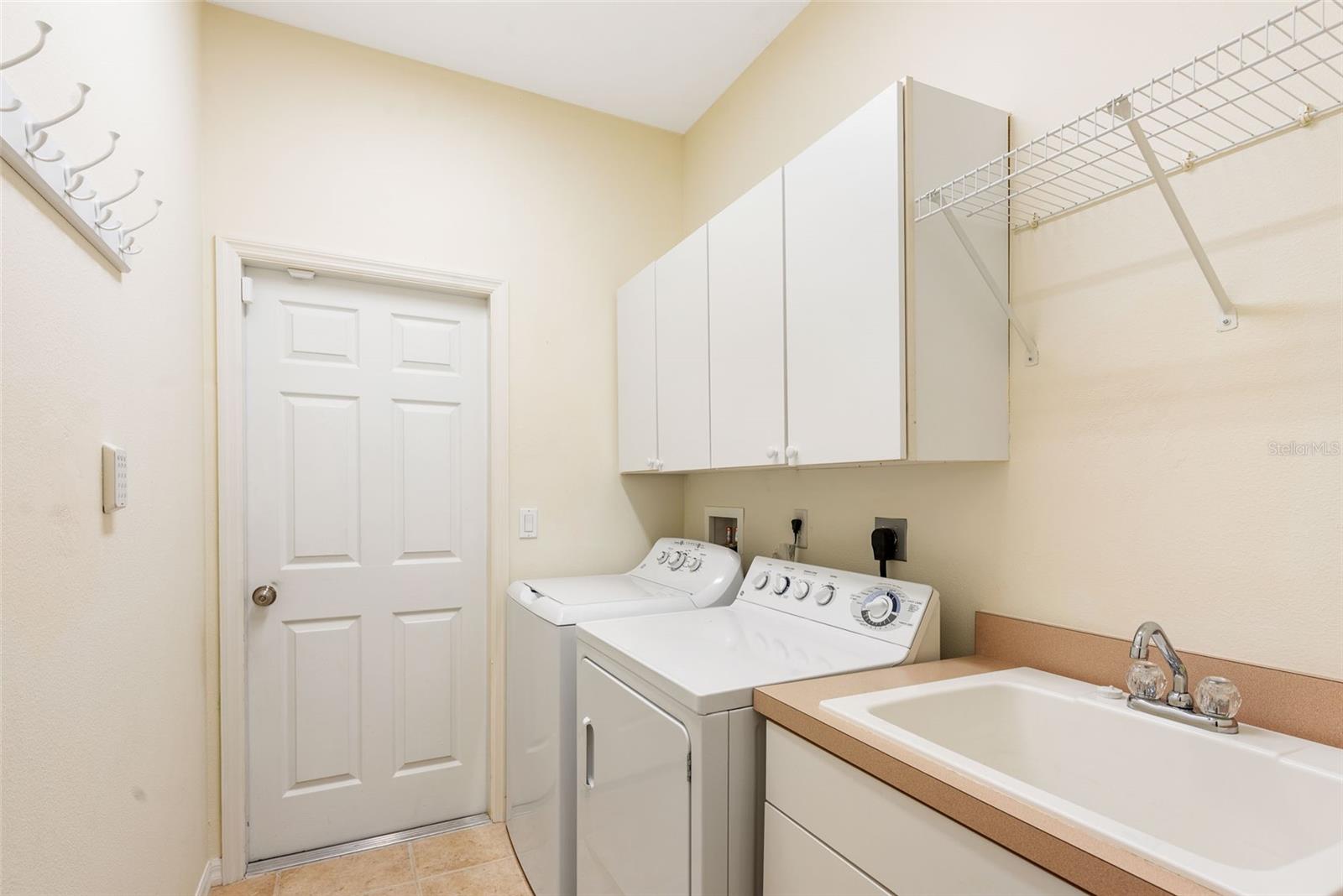 183 CLEAR LAKE DR, ENGLEWOOD, FL, 34223