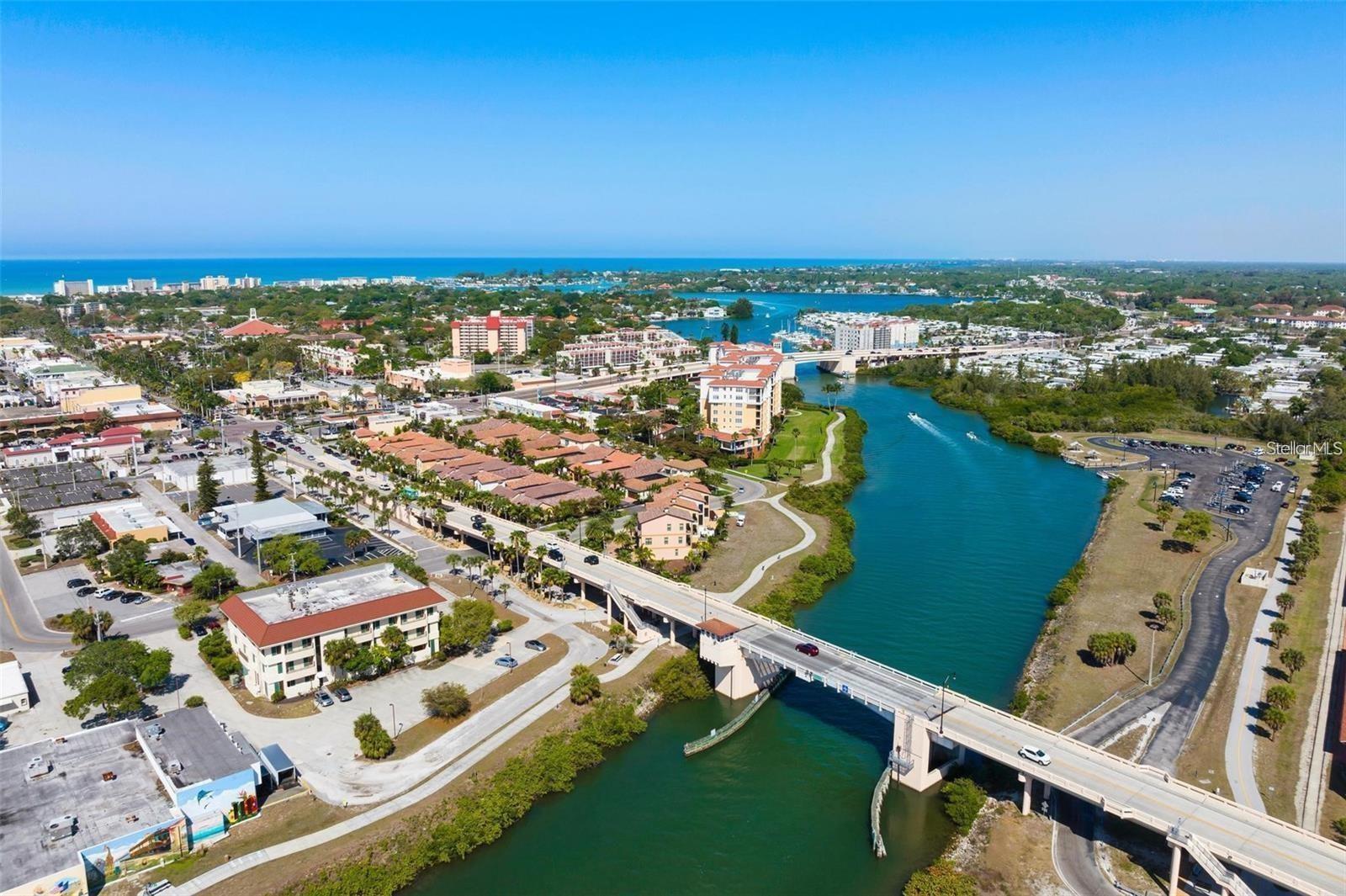 880 LEMON BAY DR, VENICE, FL, 34293