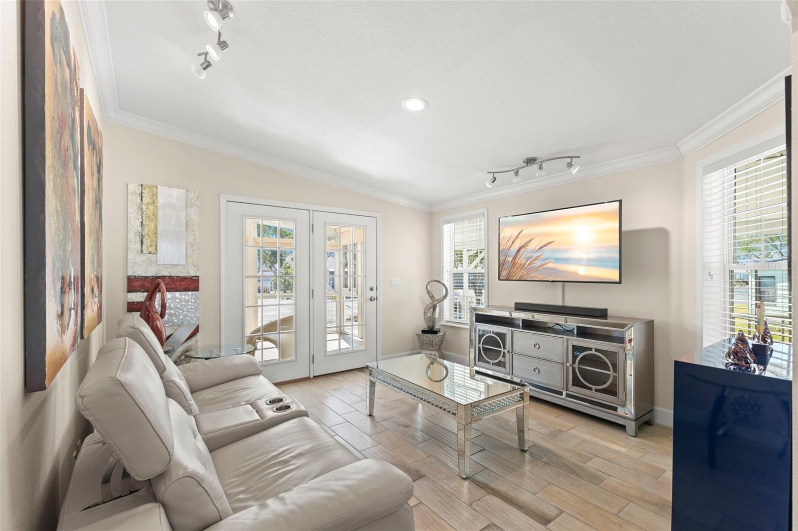 7300 AMERICANA DR NE #143, ST PETERSBURG, FL, 33702