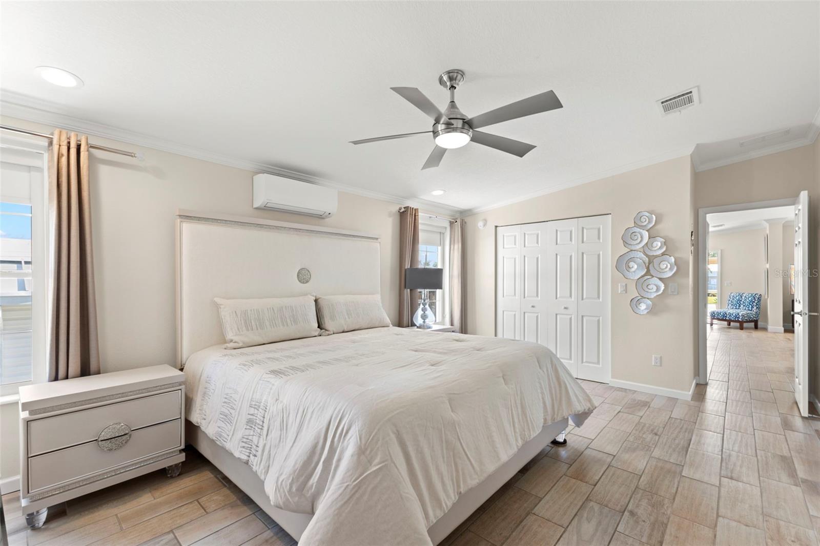 7300 AMERICANA DR NE #143, ST PETERSBURG, FL, 33702