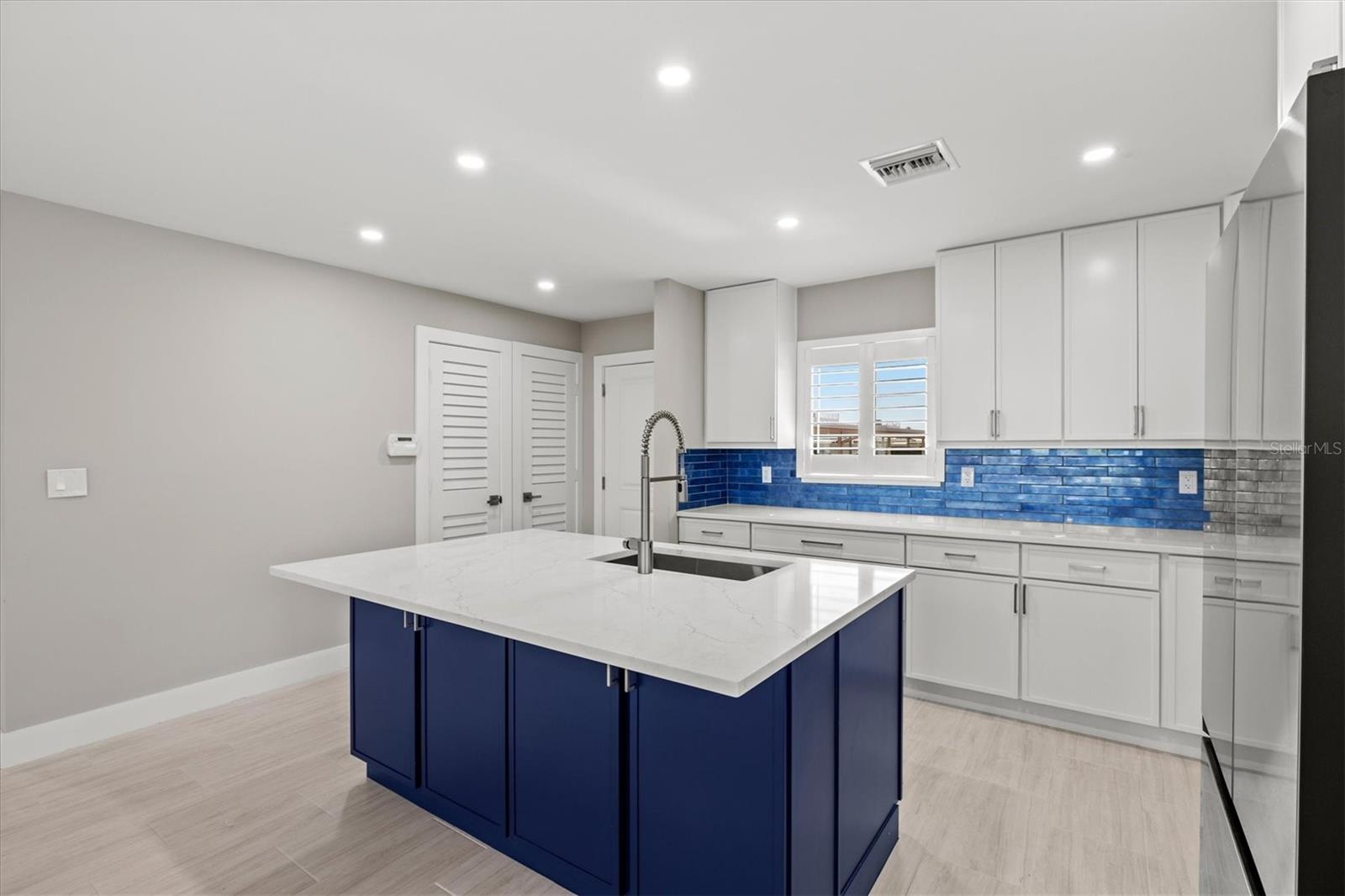 1200 TARPON CENTER DR #1, VENICE, FL, 34285