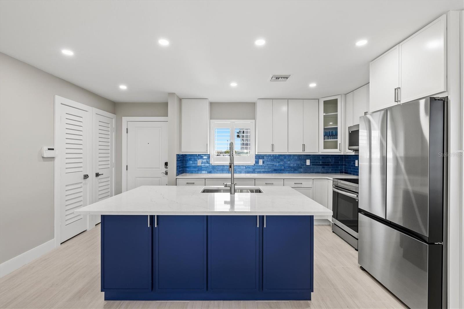 1200 TARPON CENTER DR #1, VENICE, FL, 34285