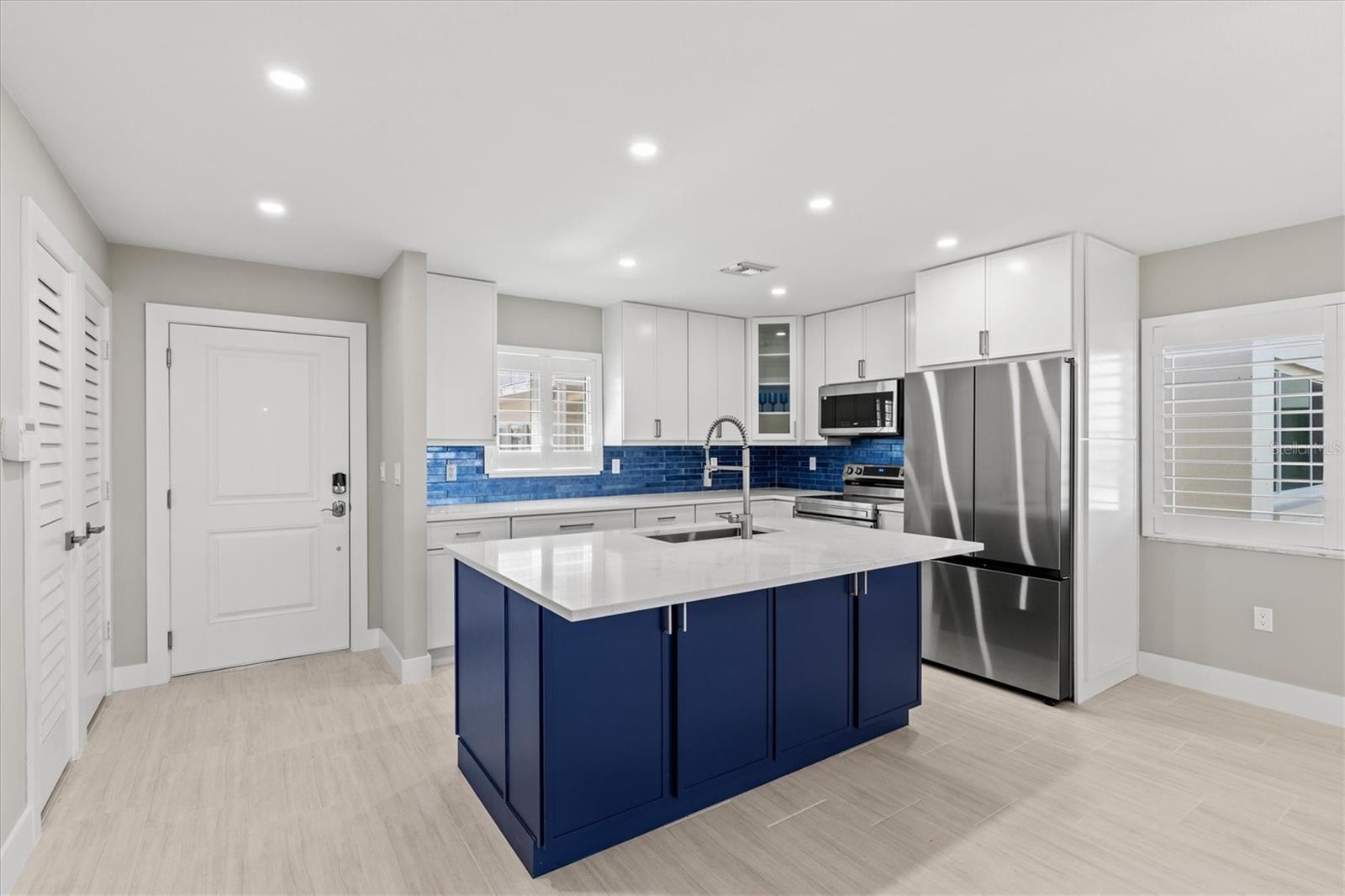 1200 TARPON CENTER DR #1, VENICE, FL, 34285