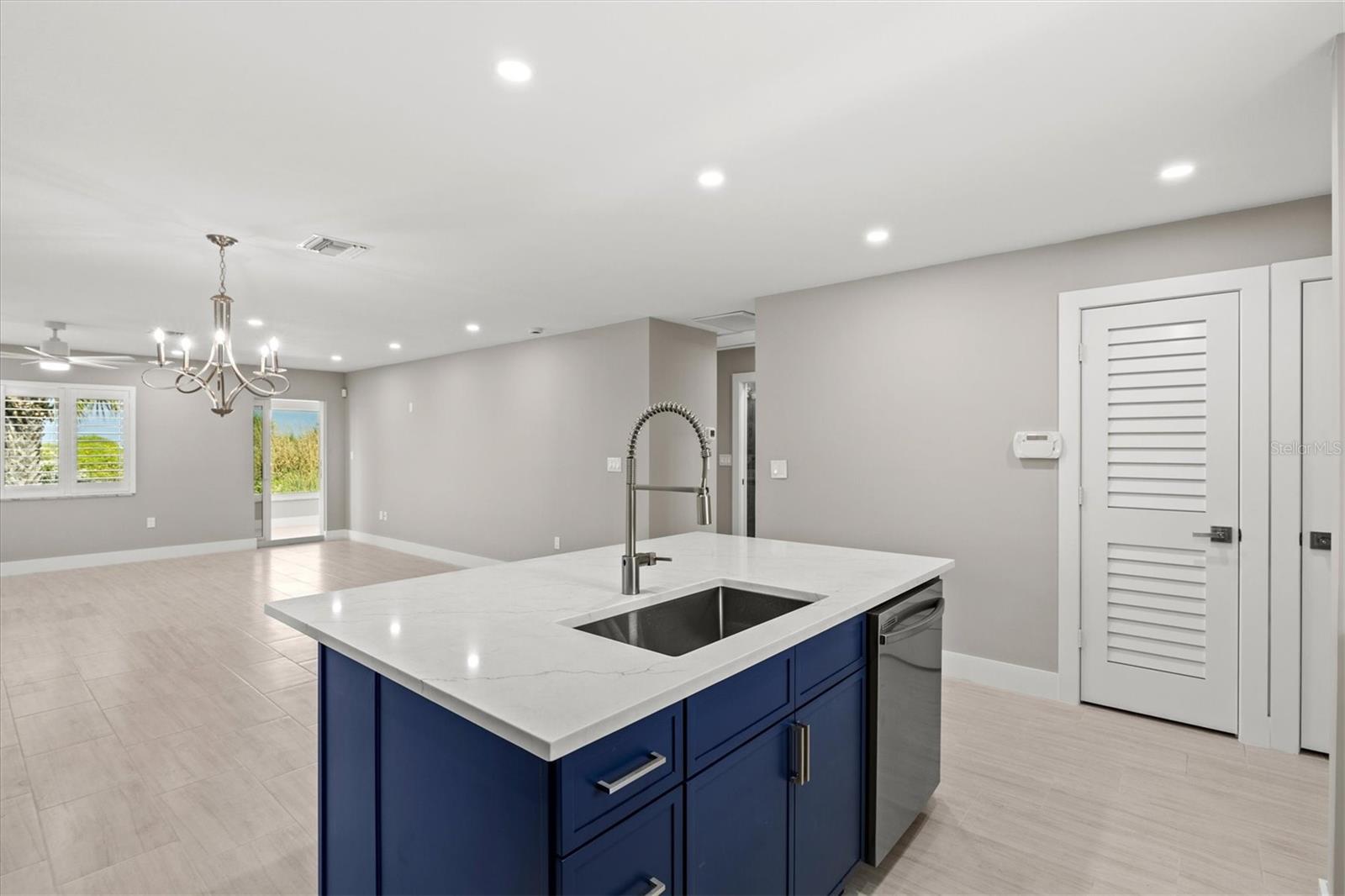 1200 TARPON CENTER DR #1, VENICE, FL, 34285