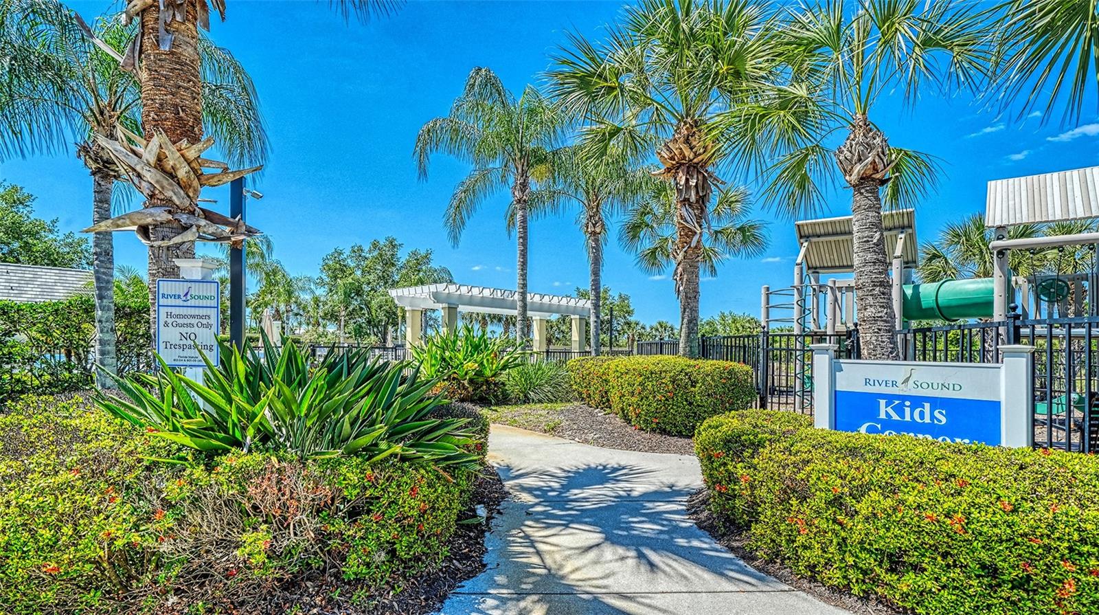 1424 BLUE HORIZON CIR, BRADENTON, FL, 34208