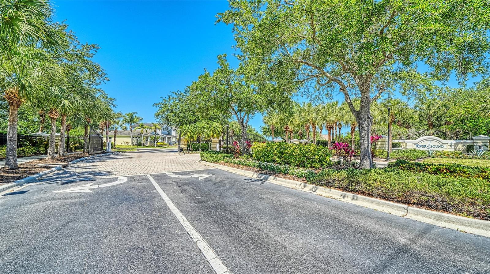 1424 BLUE HORIZON CIR, BRADENTON, FL, 34208