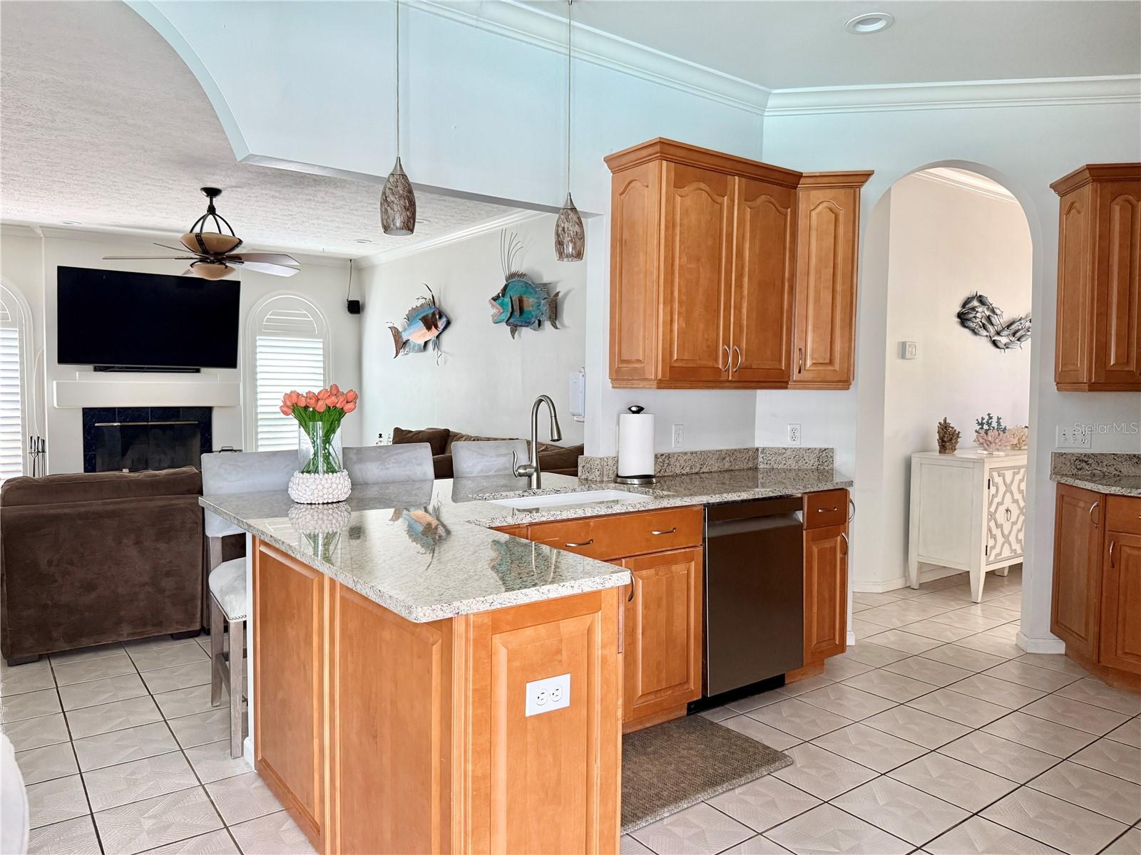 6326 N QUEENSWAY DR, TEMPLE TERRACE, FL, 33617