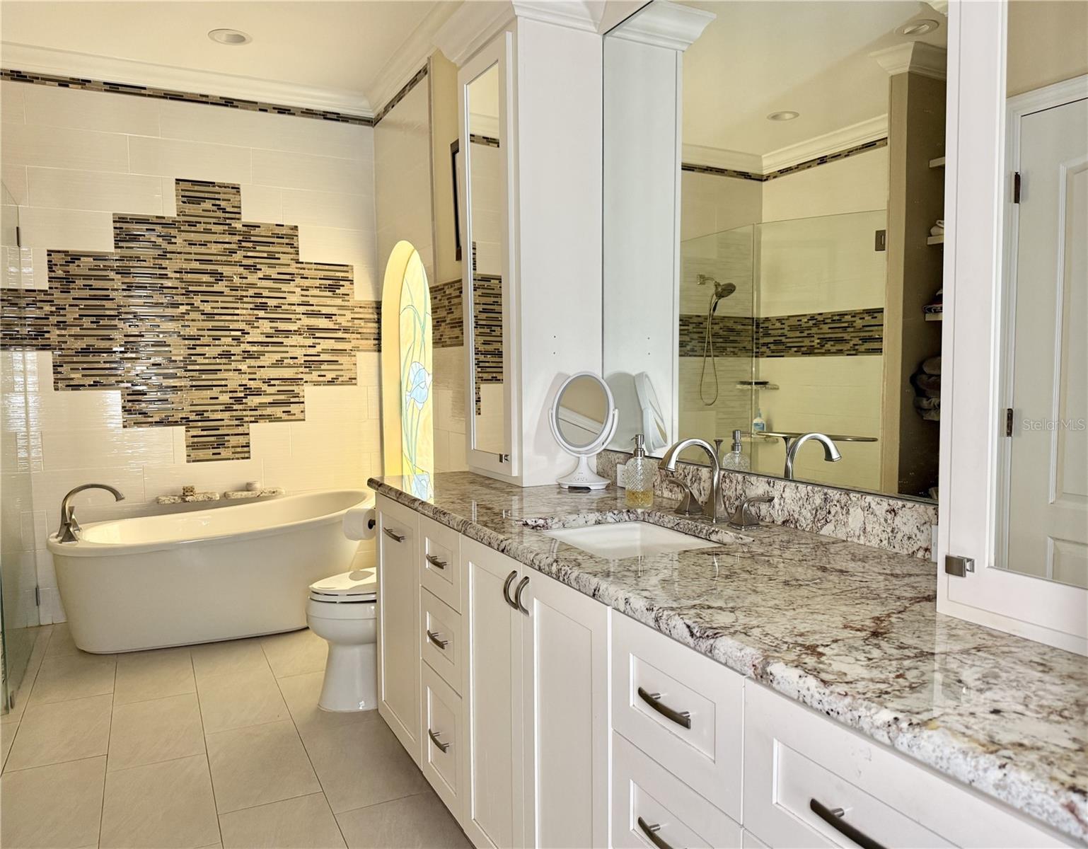 6326 N QUEENSWAY DR, TEMPLE TERRACE, FL, 33617