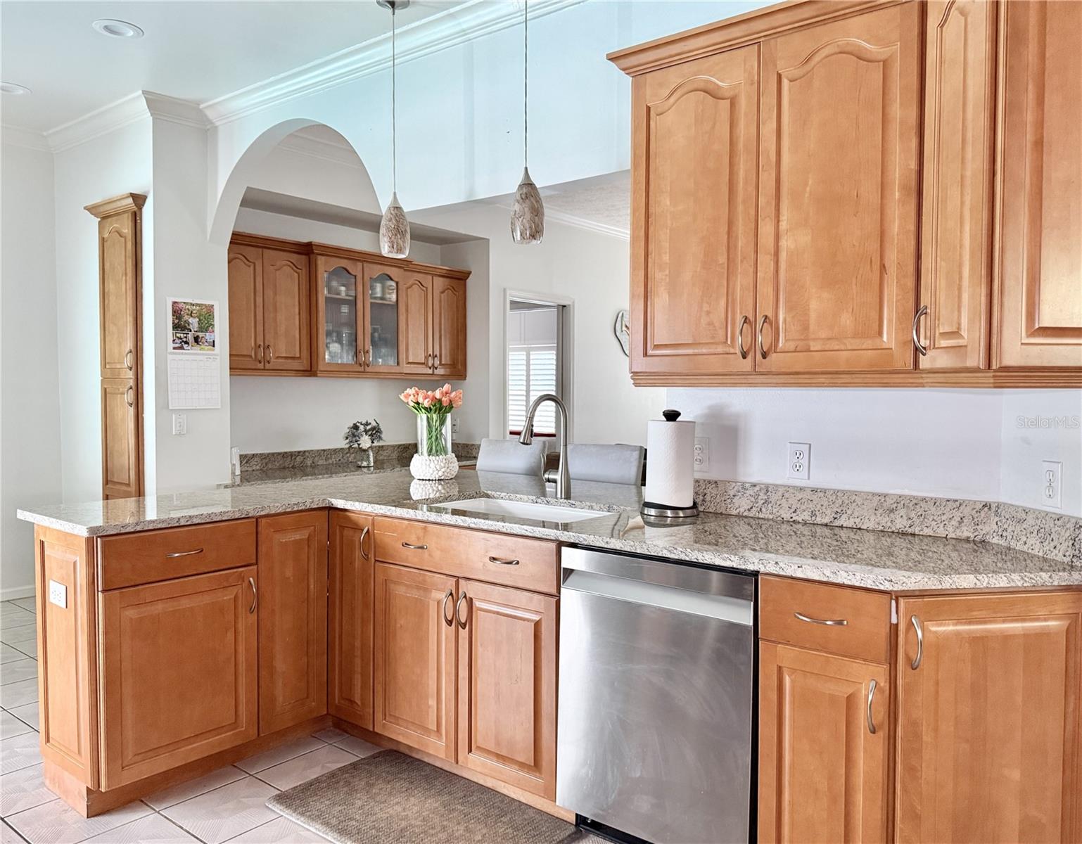 6326 N QUEENSWAY DR, TEMPLE TERRACE, FL, 33617