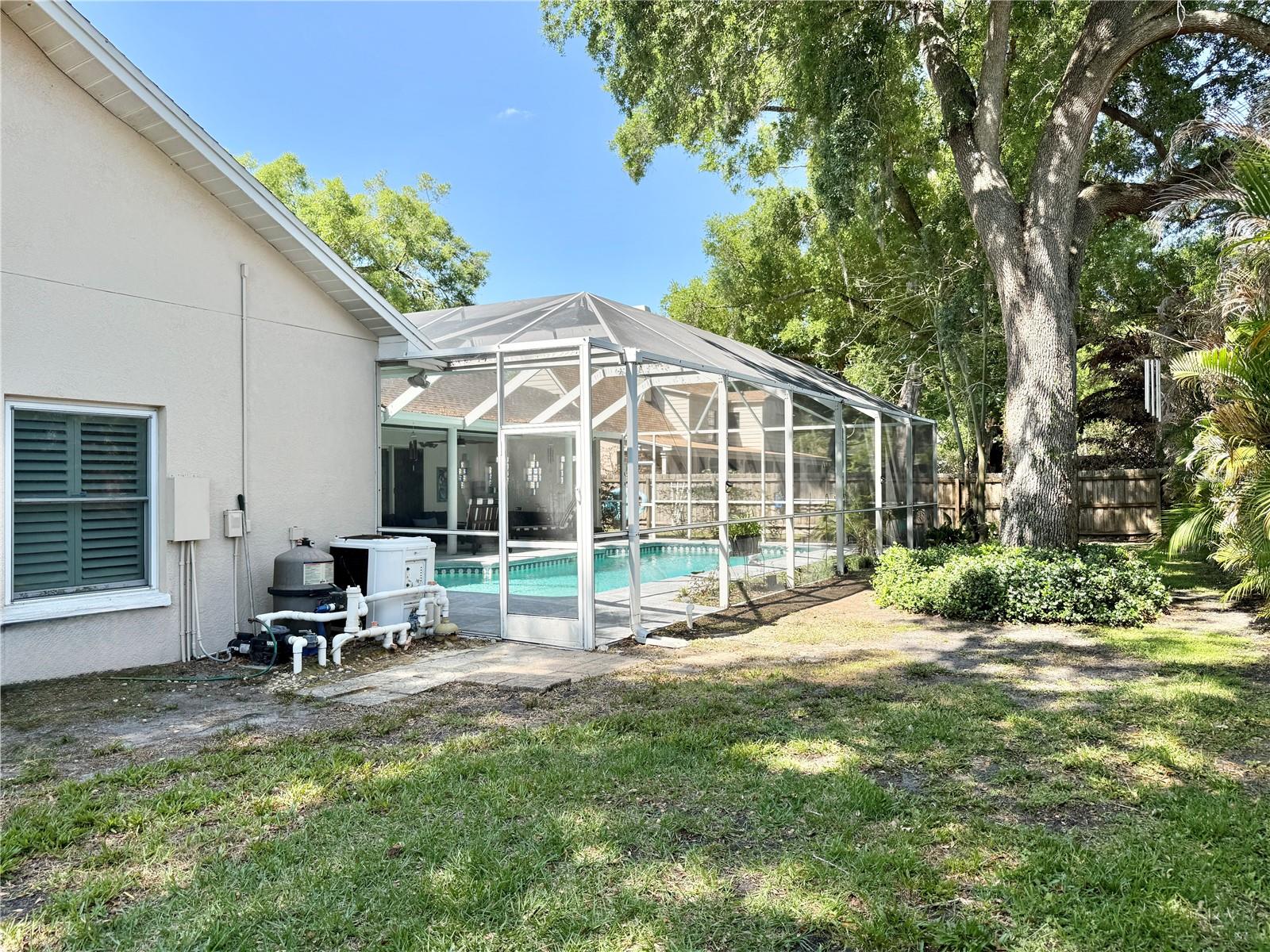 6326 N QUEENSWAY DR, TEMPLE TERRACE, FL, 33617