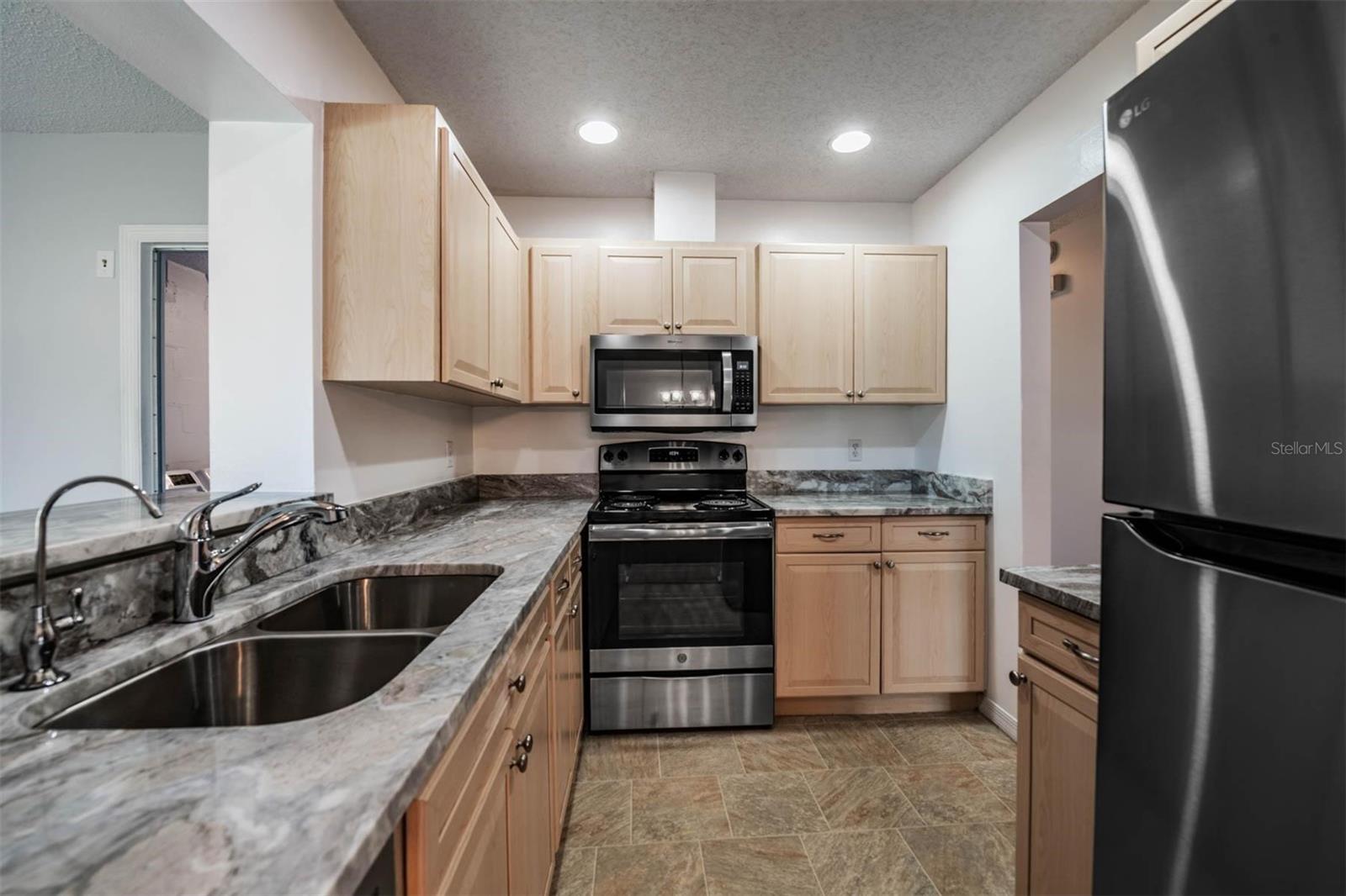 214 GLOUCESTER BLVD, SUN CITY CENTER, FL, 33573