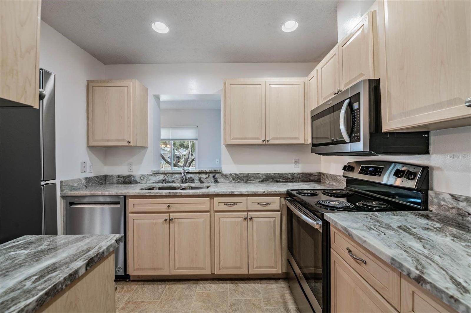 214 GLOUCESTER BLVD, SUN CITY CENTER, FL, 33573