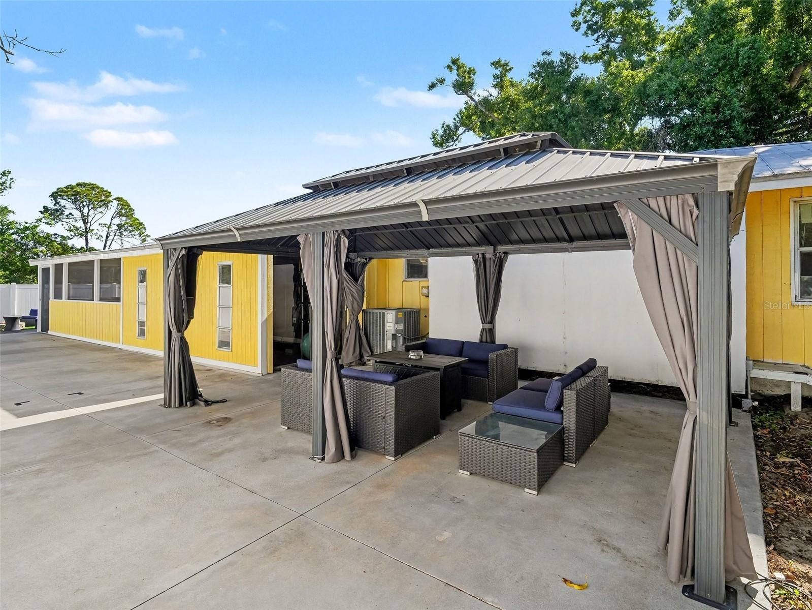 704 S LOCKWOOD RIDGE RD, SARASOTA, FL, 34237