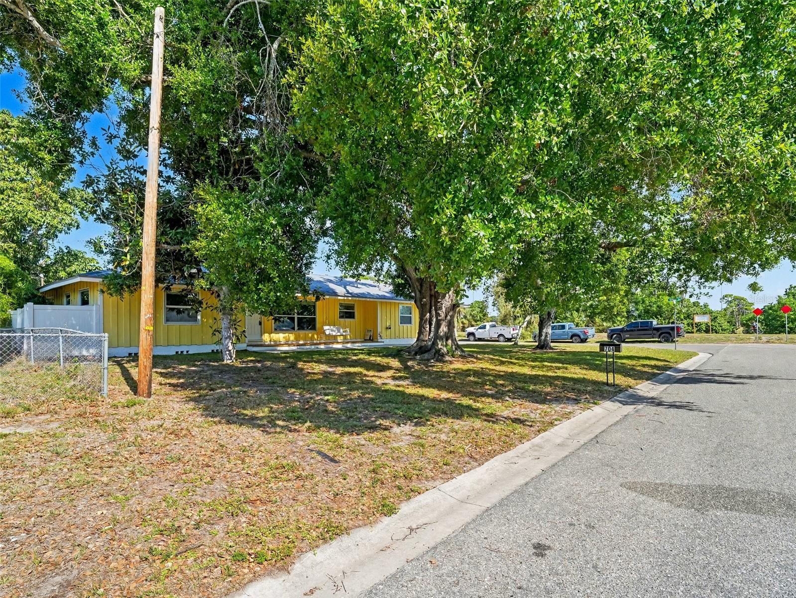 704 S LOCKWOOD RIDGE RD, SARASOTA, FL, 34237