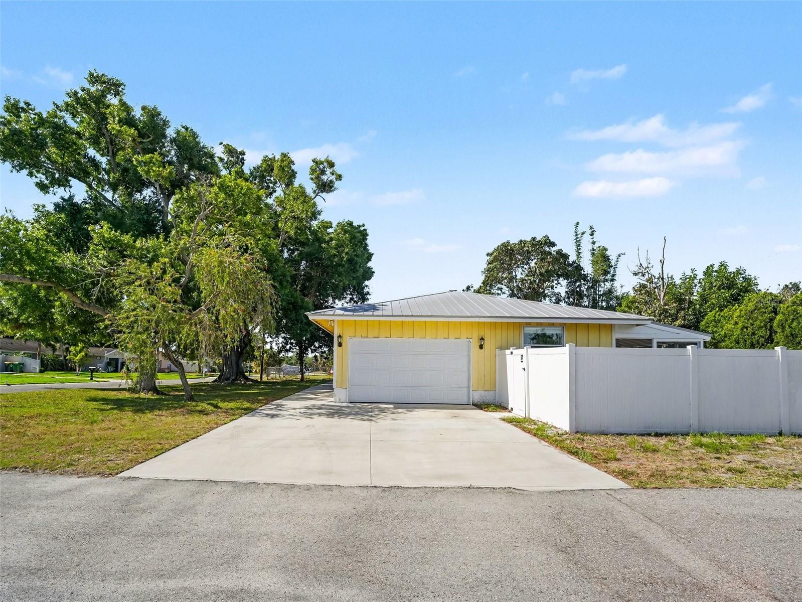 704 S LOCKWOOD RIDGE RD, SARASOTA, FL, 34237