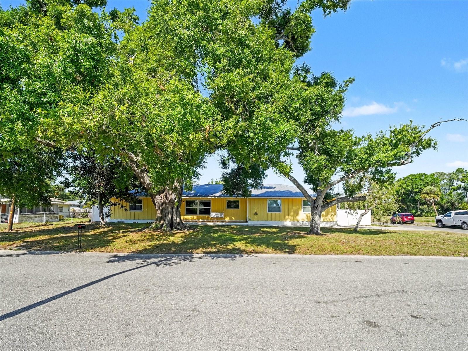 704 S LOCKWOOD RIDGE RD, SARASOTA, FL, 34237